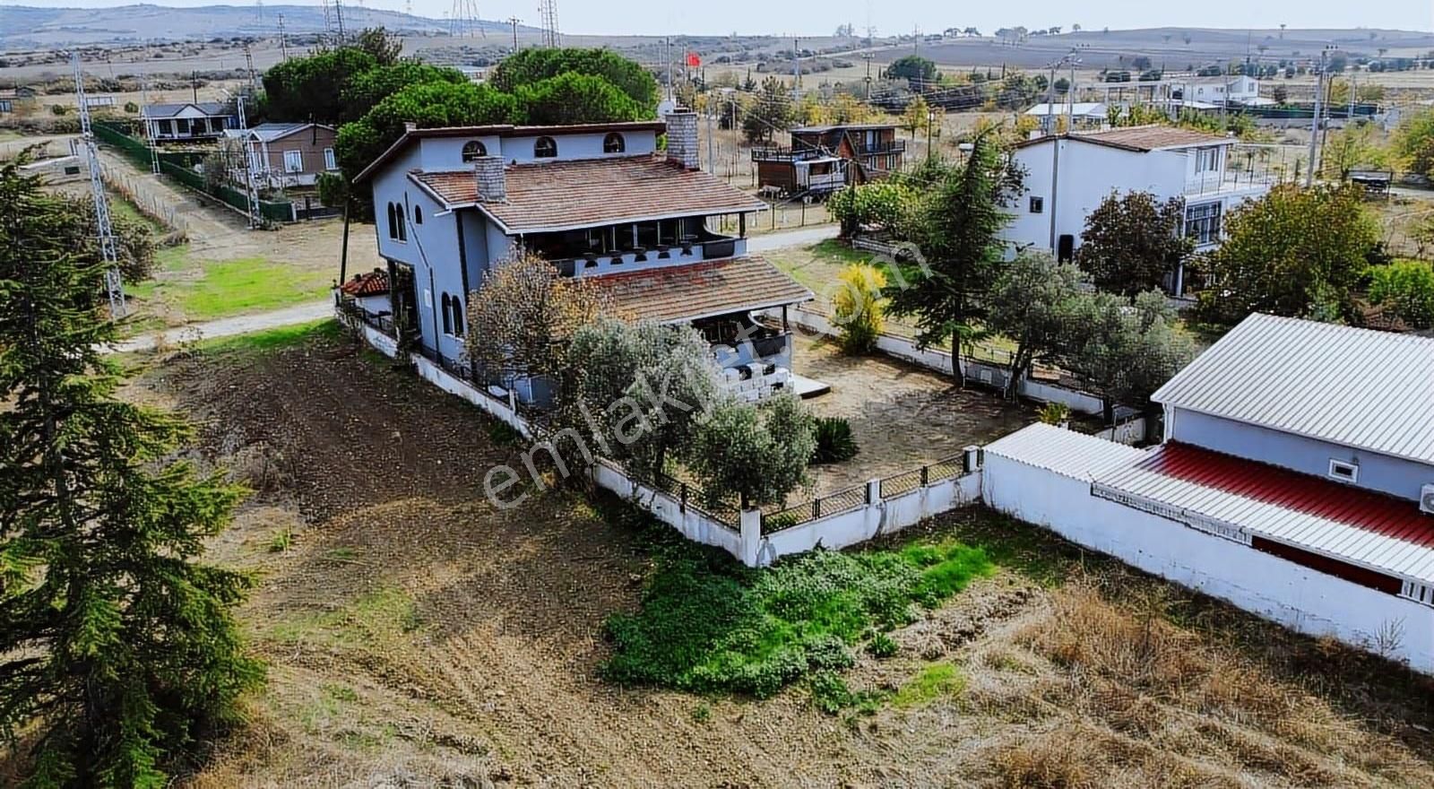 6+2 Odası Bulunan 3 Katlı Bahçeli Müstakil Villa - Görsel 8