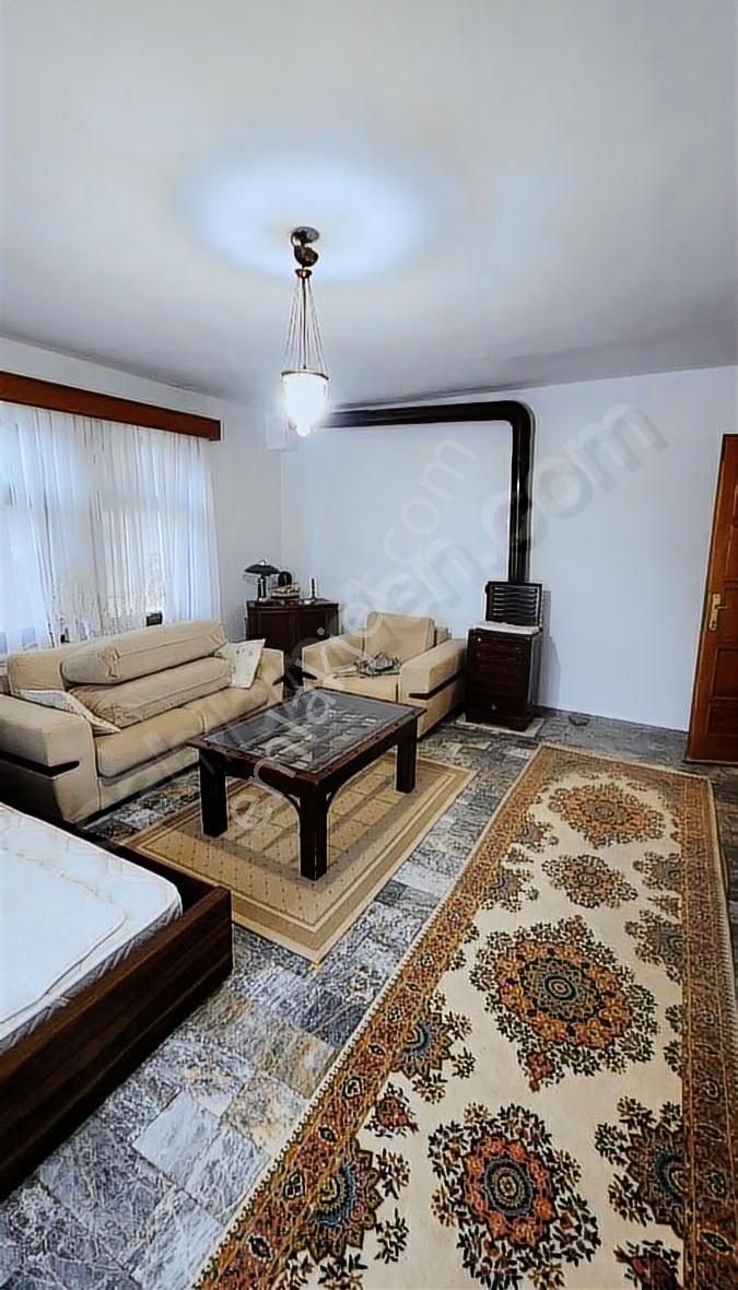 6+2 Odası Bulunan 3 Katlı Bahçeli Müstakil Villa - Görsel 4