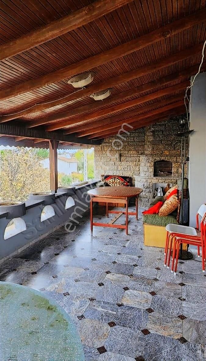 6+2 Odası Bulunan 3 Katlı Bahçeli Müstakil Villa - Görsel 19