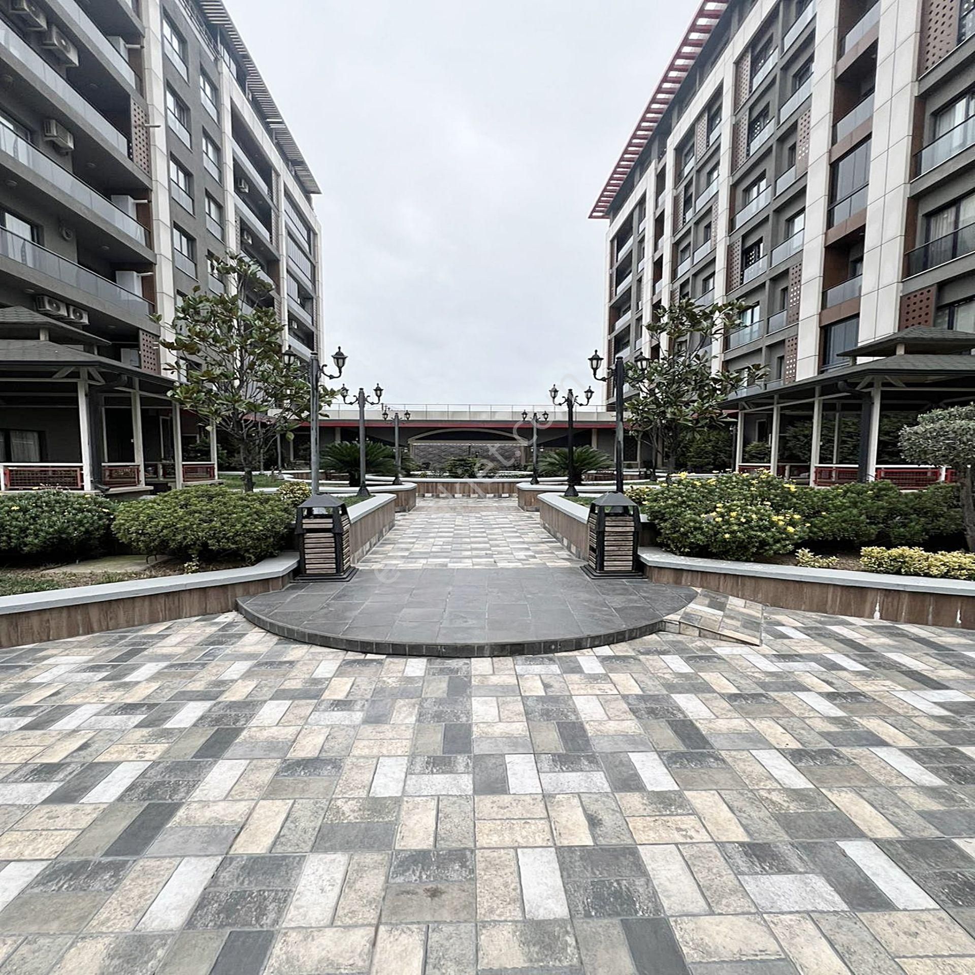 Beylıkduzu Kavaklı'da 2+1 Lux Site İçinde