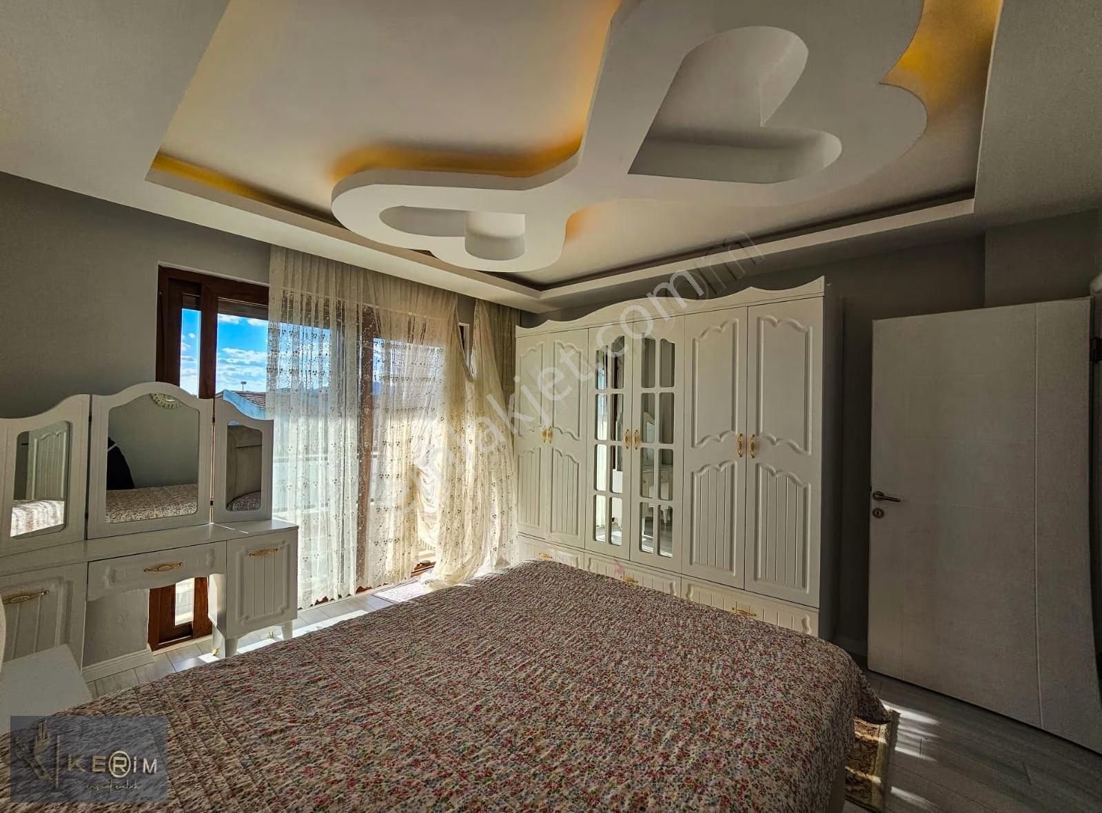 Tek Yetkili Kerimde Altınoluk Satılık Müstakil Bahçeli 4+1 Villa - Görsel 9