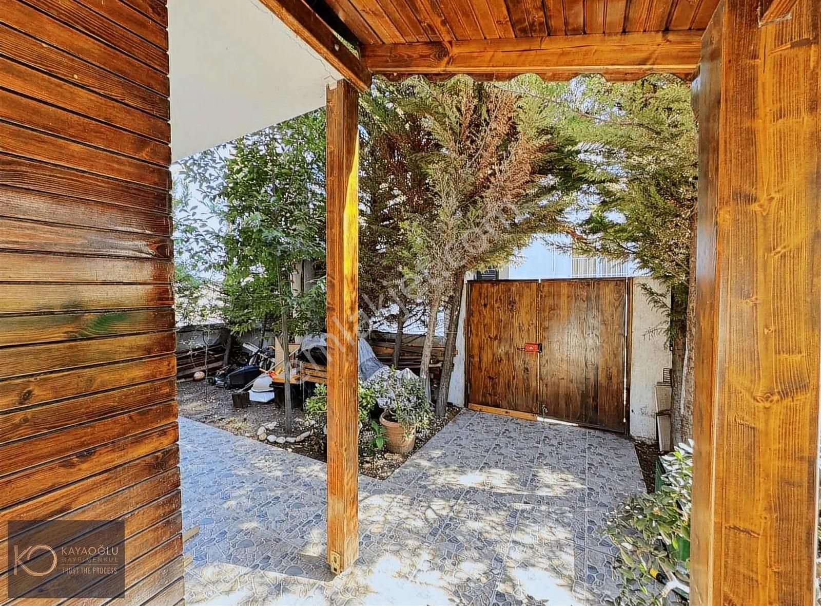 Kayaoğlun'dan Yeni Foça Ercan Sitesinde Deniz Manzaralı Ahşap Ev - Görsel 18