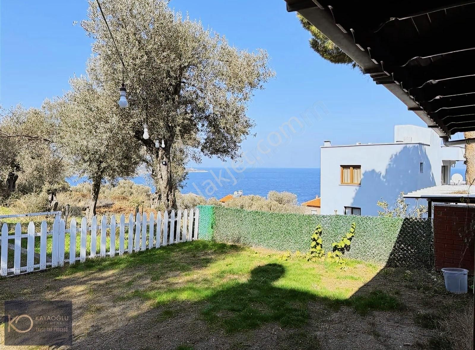 Kayaoğlun'dan Yeni Foça Ercan Sitesinde Deniz Manzaralı Ahşap Ev - Görsel 23