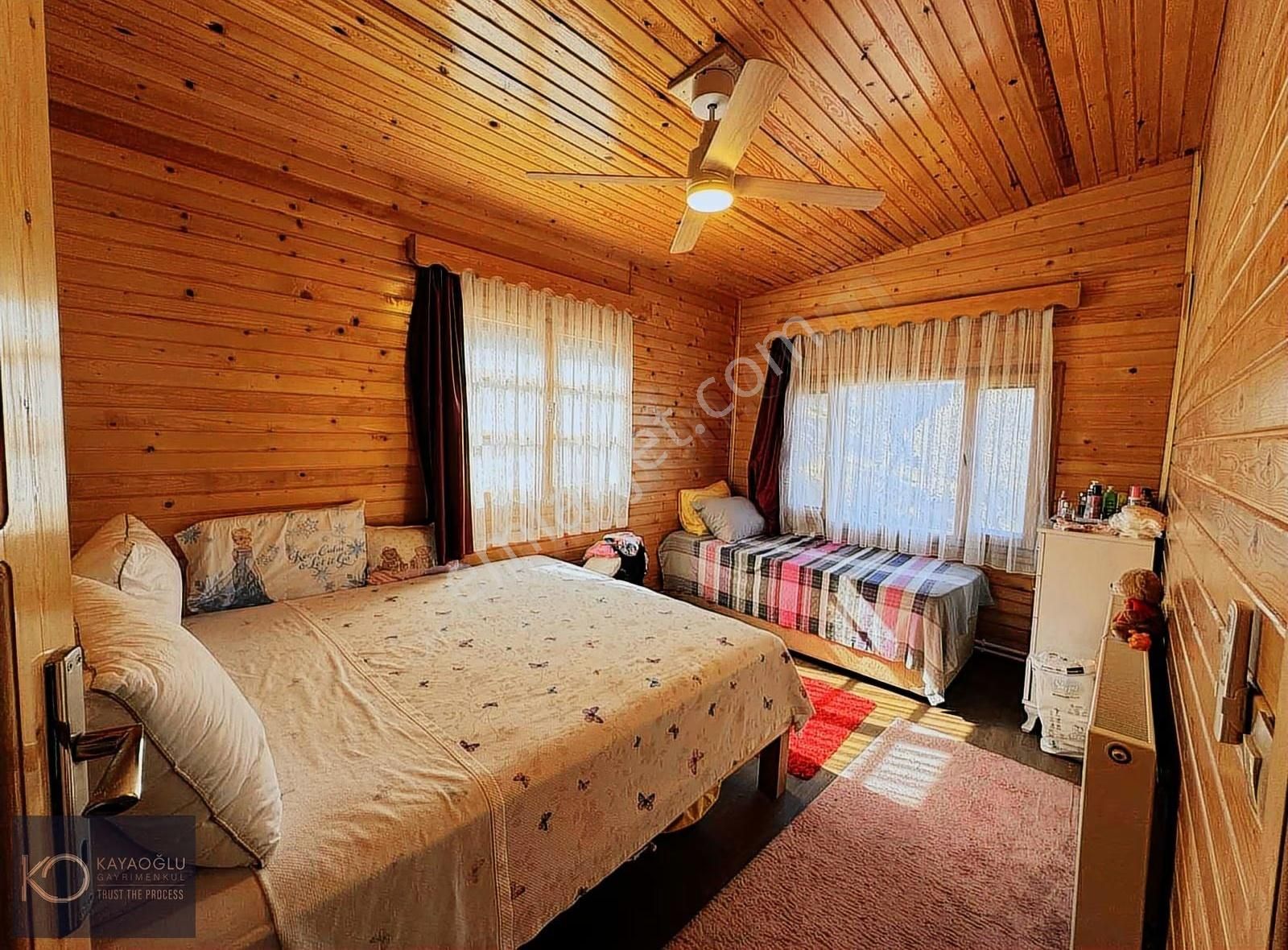 Kayaoğlun'dan Yeni Foça Ercan Sitesinde Deniz Manzaralı Ahşap Ev - Görsel 8