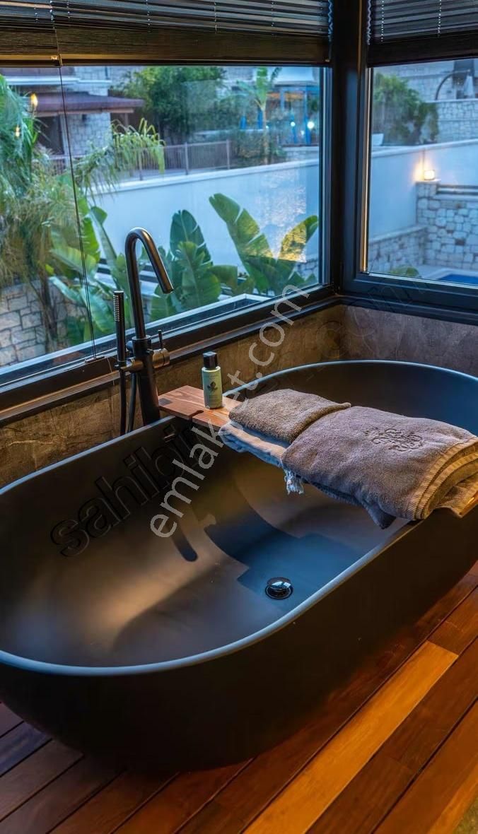 Alaçatı Hacımemiş | Çamlık Yol Üzeri | Özel Tasarım Villa