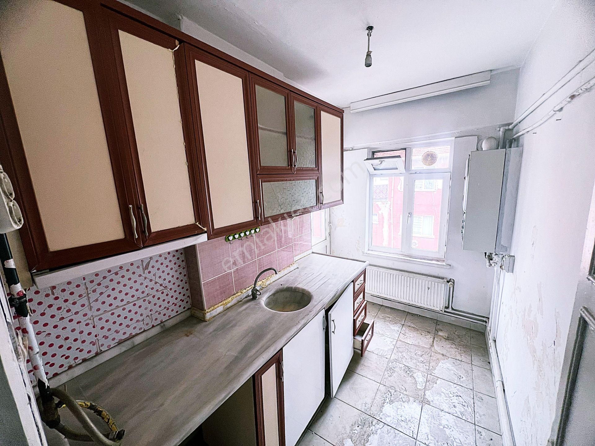 Cihandan Karşıyaka Merkezde Katta 2+1 Satlık Daire - Görsel 4