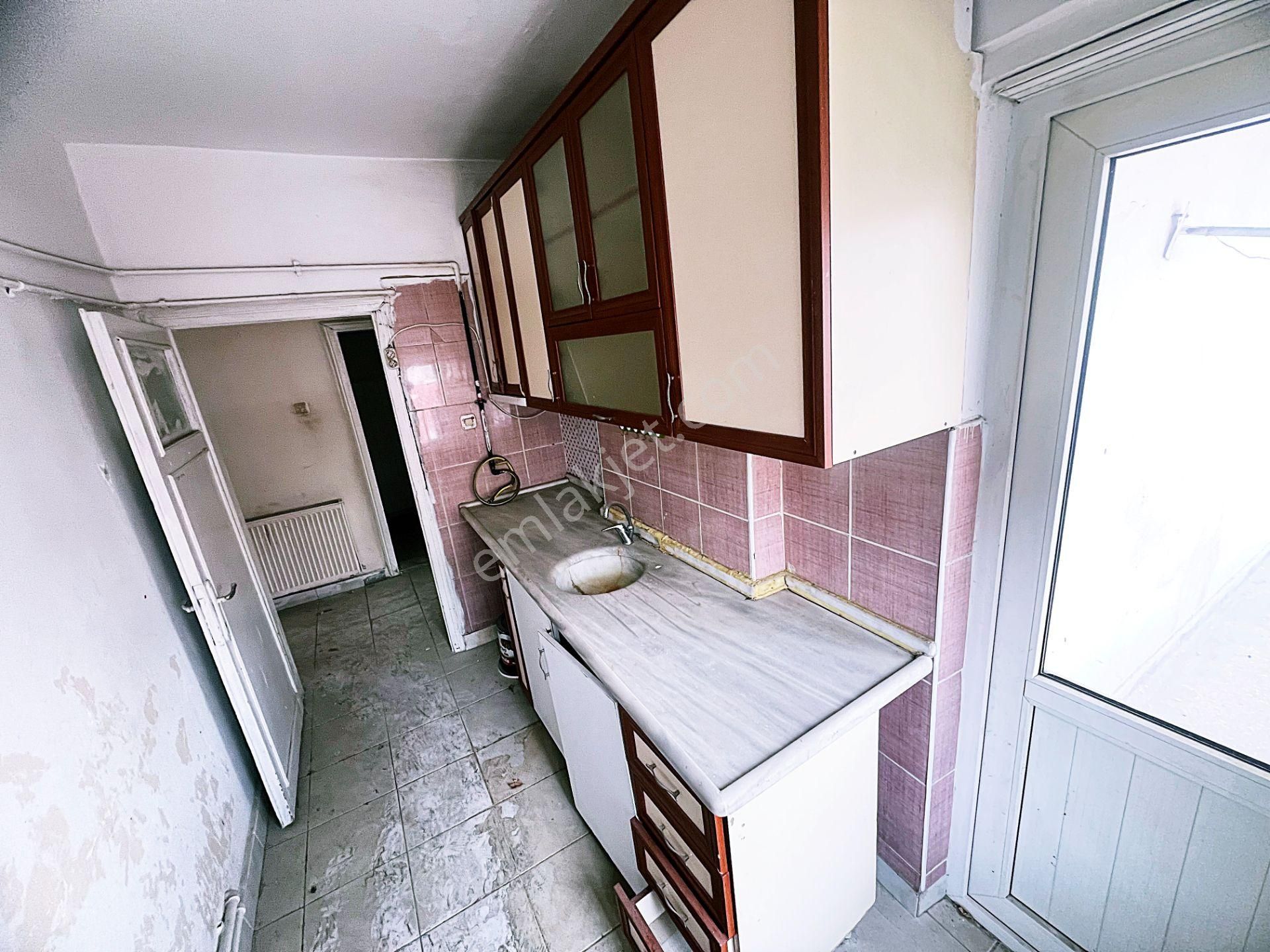 Cihandan Karşıyaka Merkezde Katta 2+1 Satlık Daire