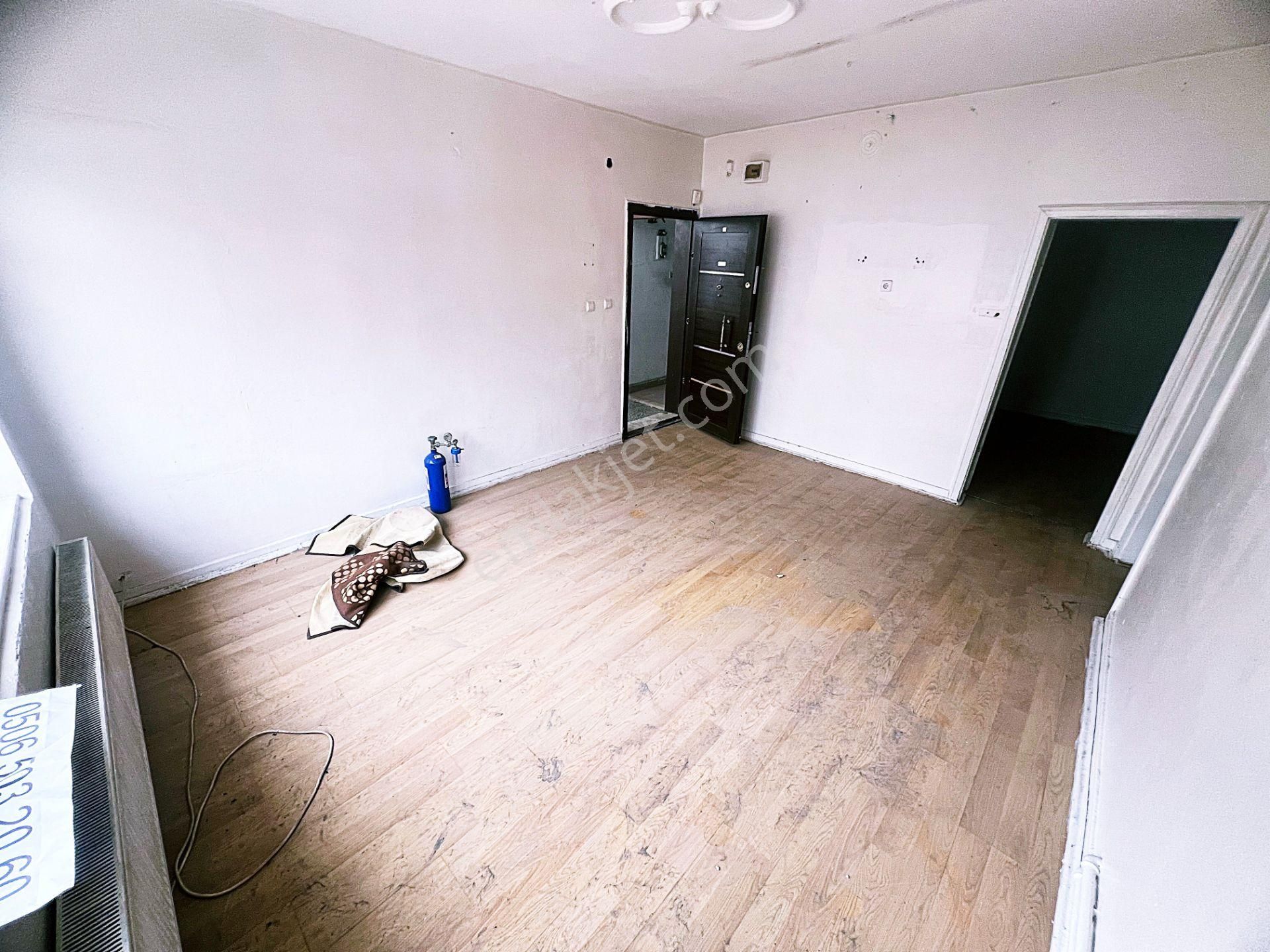 Cihandan Karşıyaka Merkezde Katta 2+1 Satlık Daire - Görsel 12