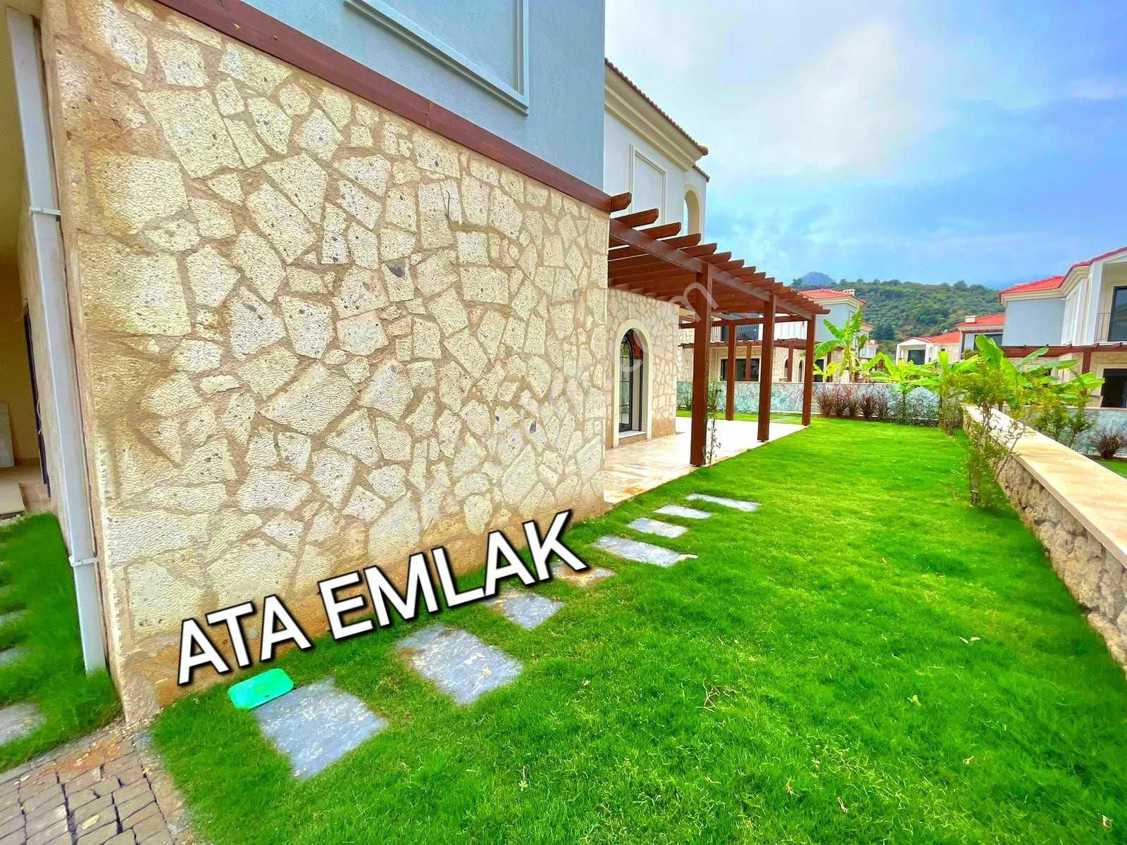 Kuşadasında Havuzlu Sitede 3+1 Sıfır Villa - Görsel 4
