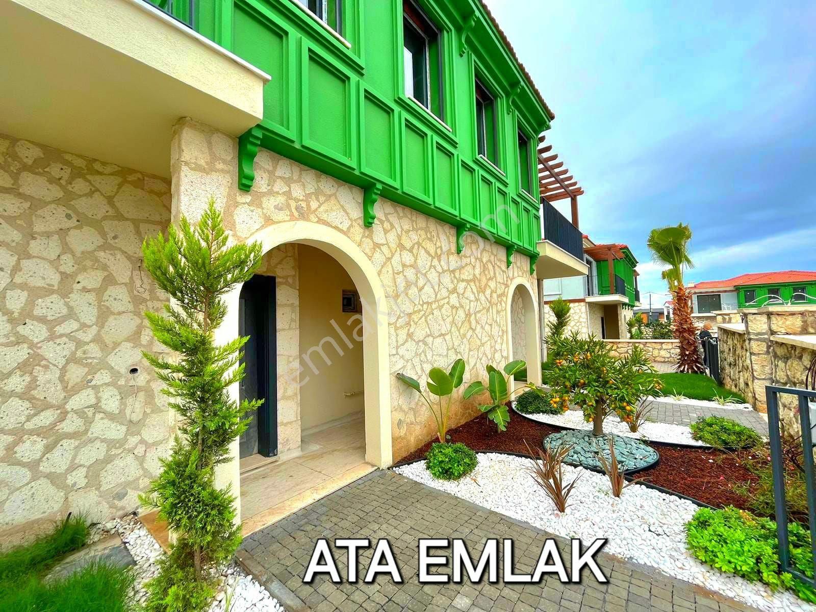 Kuşadasında Havuzlu Sitede 3+1 Sıfır Villa - Görsel 28