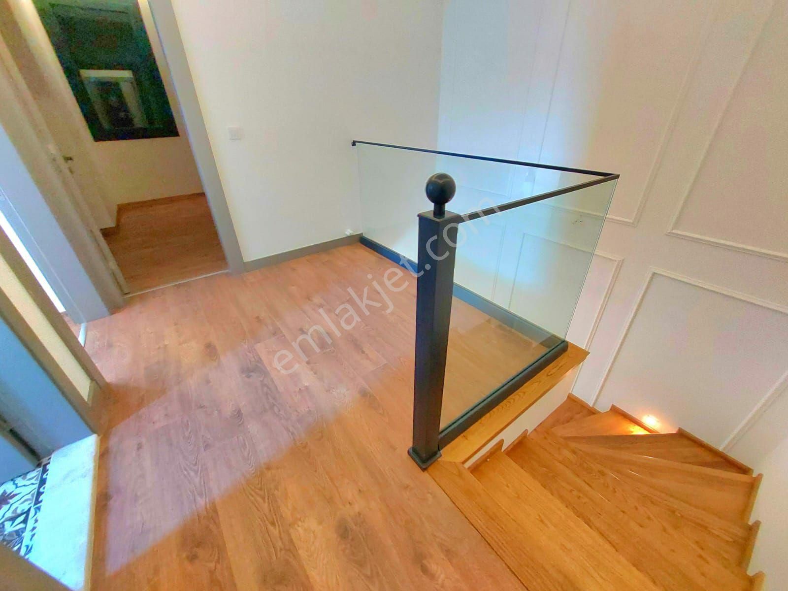 Kuşadasında Havuzlu Sitede 3+1 Sıfır Villa - Görsel 14
