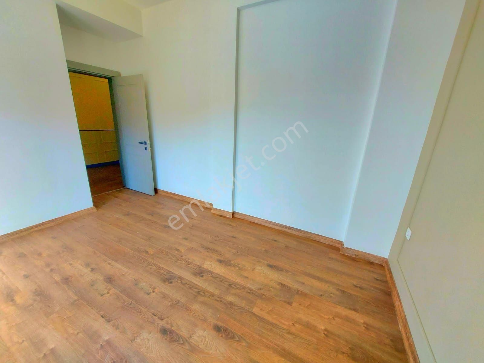 Kuşadasında Havuzlu Sitede 3+1 Sıfır Villa - Görsel 19