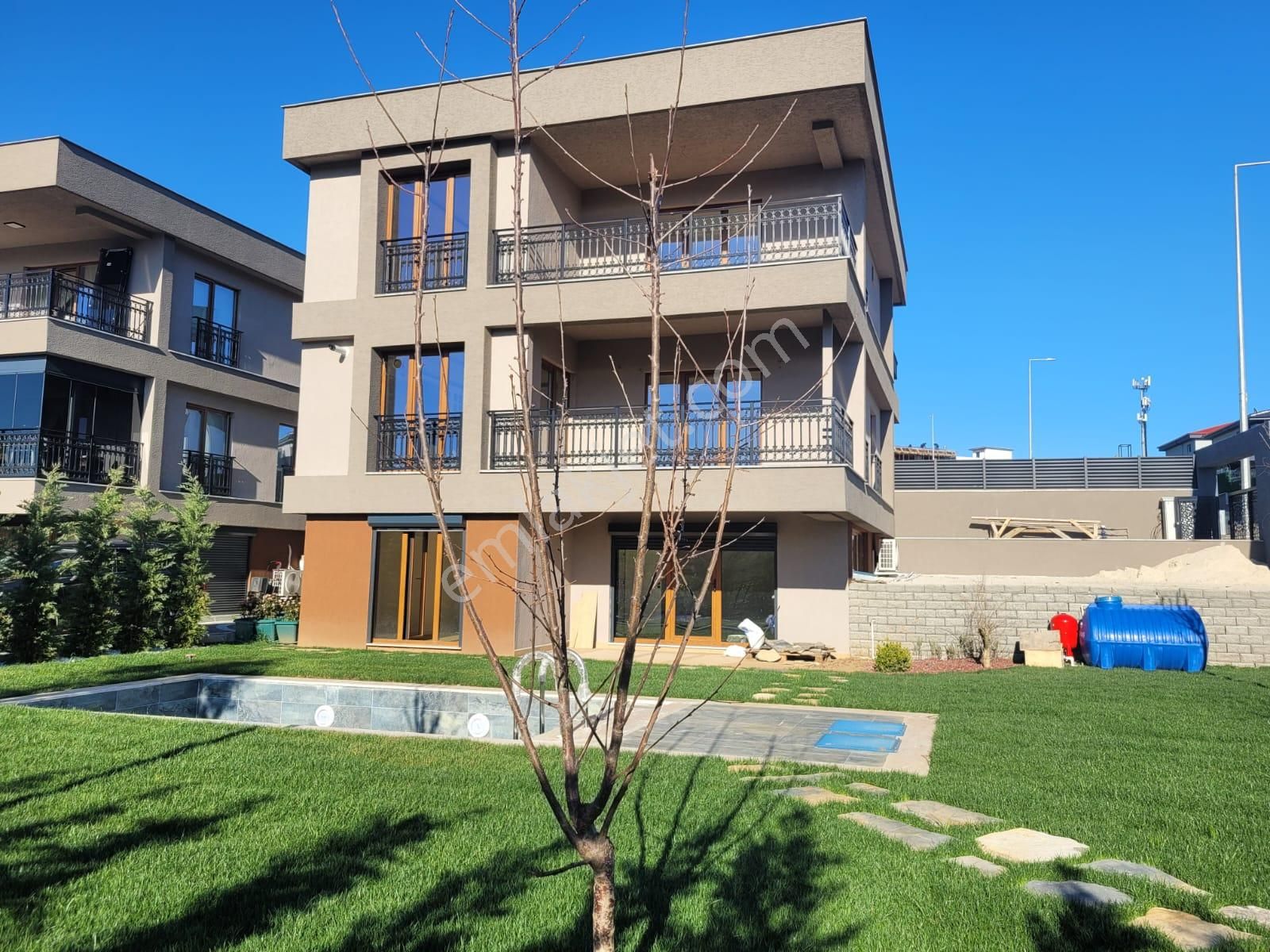 Delux'den Hürriyetin Merkezinde Bireysel Havuzlu Lux Triplex