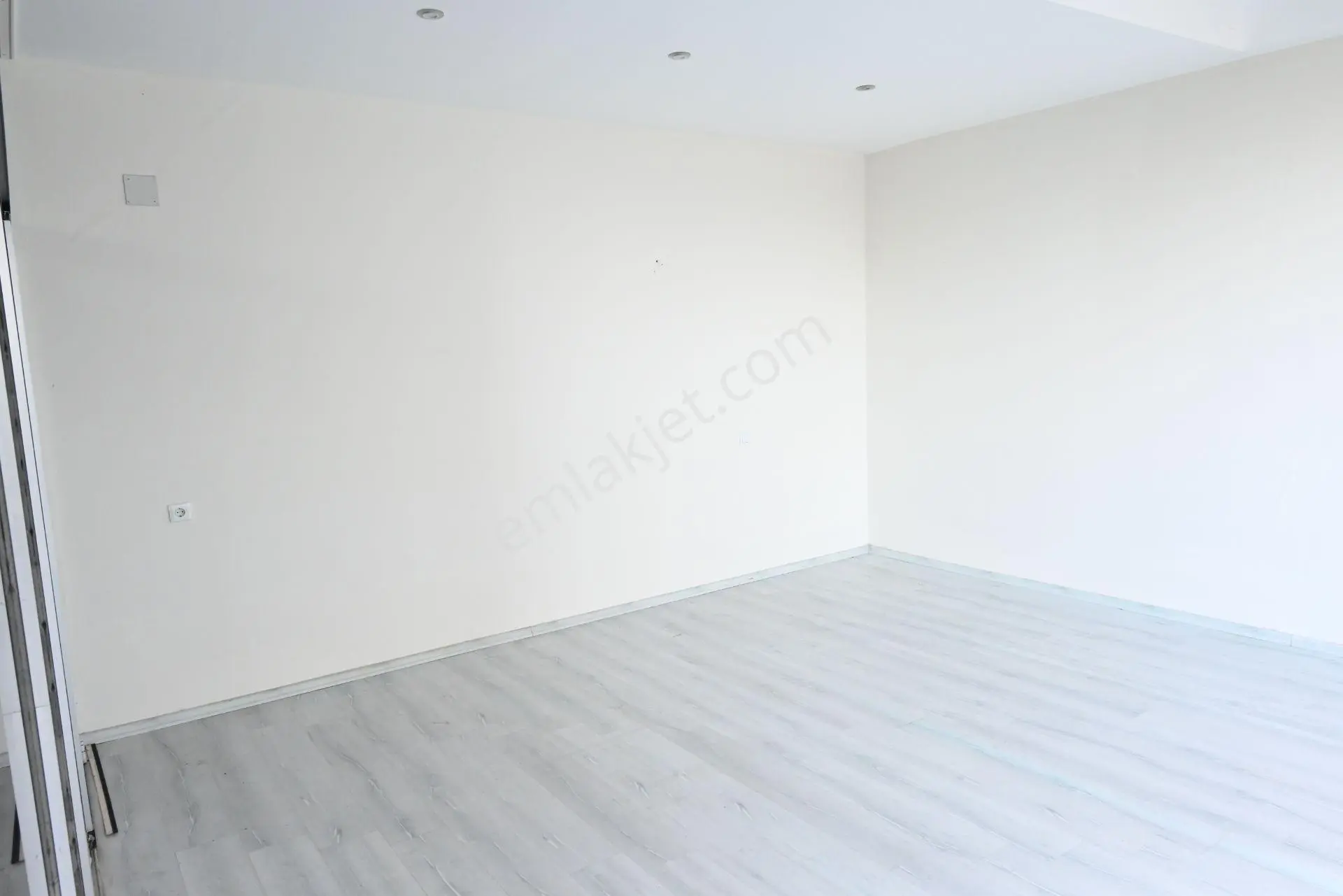 Üstünkent Emlak'tan 30 M2 Kiralık Depo Ve Depolama - Görsel 3