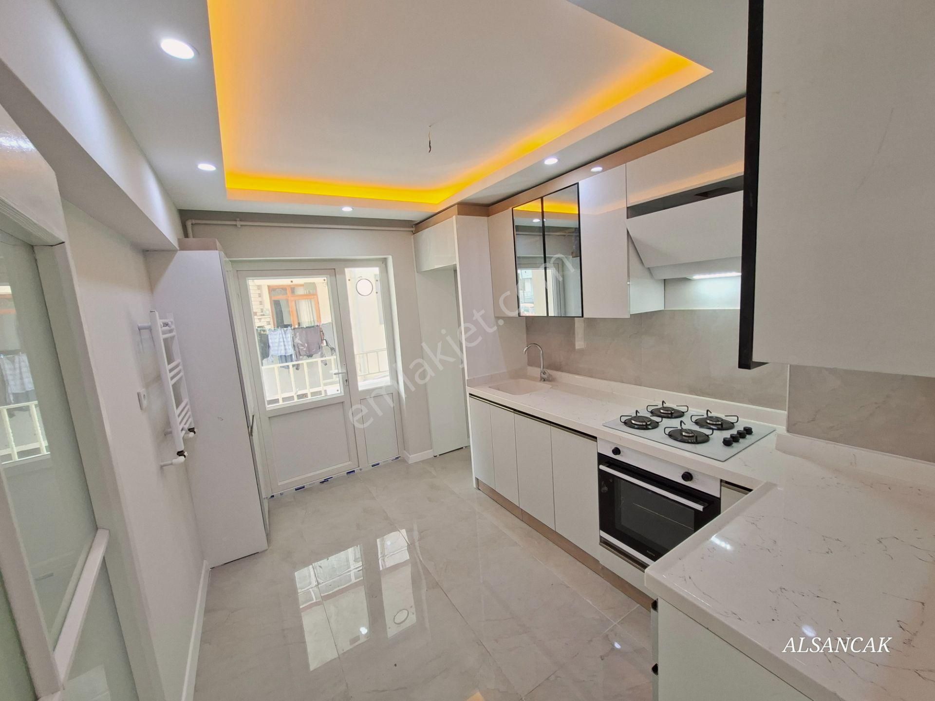 Piyade Emirlerde 3+1 Katta Ön Cephe Lüks Yapılı Satılık Daire - Görsel 2