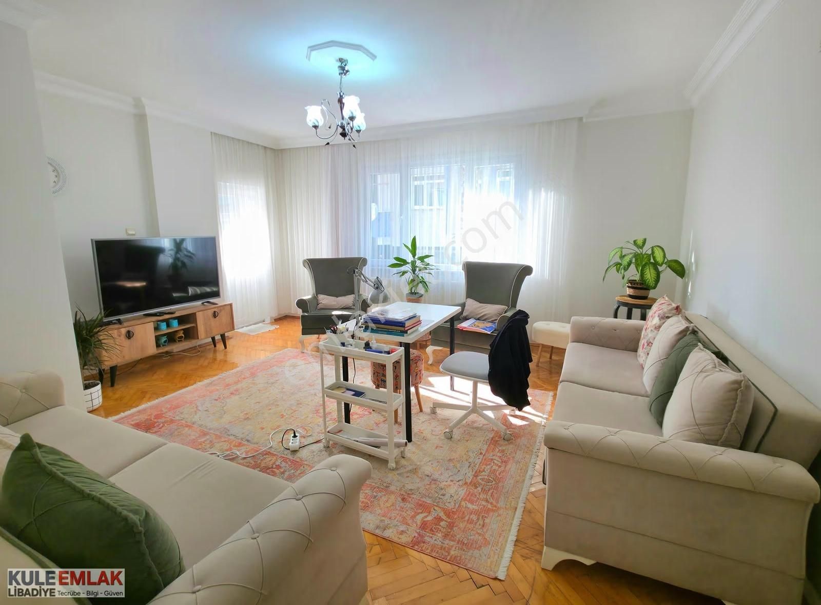 Çamlıca'nın Eteklerinde Kısıklı'da Kullanışlı 2+1 Ara Kat