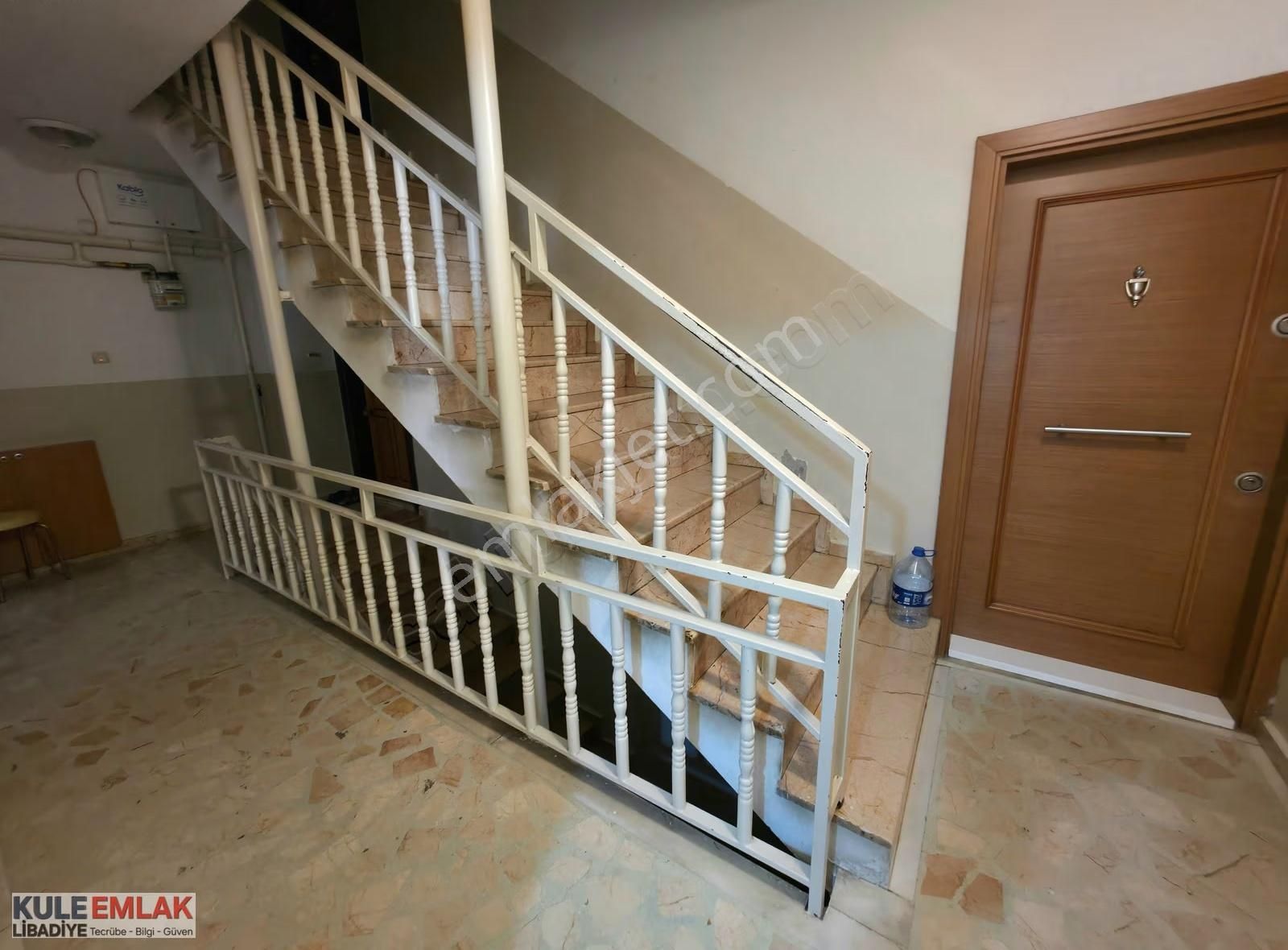 Çamlıca'nın Eteklerinde Kısıklı'da Kullanışlı 2+1 Ara Kat - Görsel 13