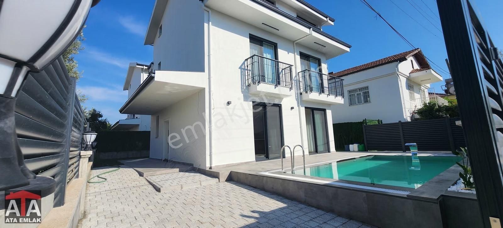 Fethiye Merkezde Kiralık Yüzme Havuzlu 4+1 Tripleks Lüks Villa - Görsel 8