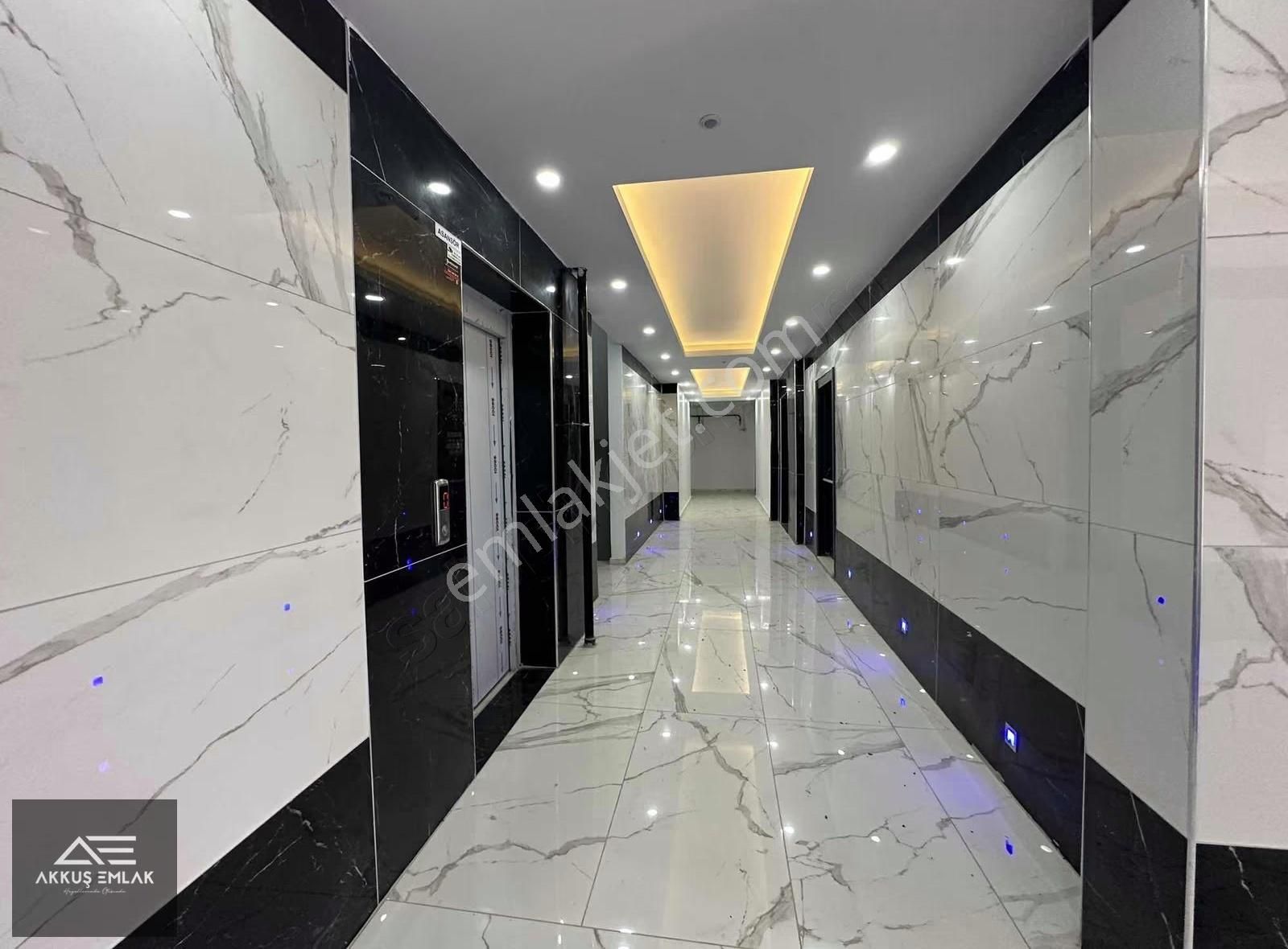 "ana Cadde Üzeri" Akkuş Emlak'tan Satılık 2+1 Geniş Daire - Görsel 3