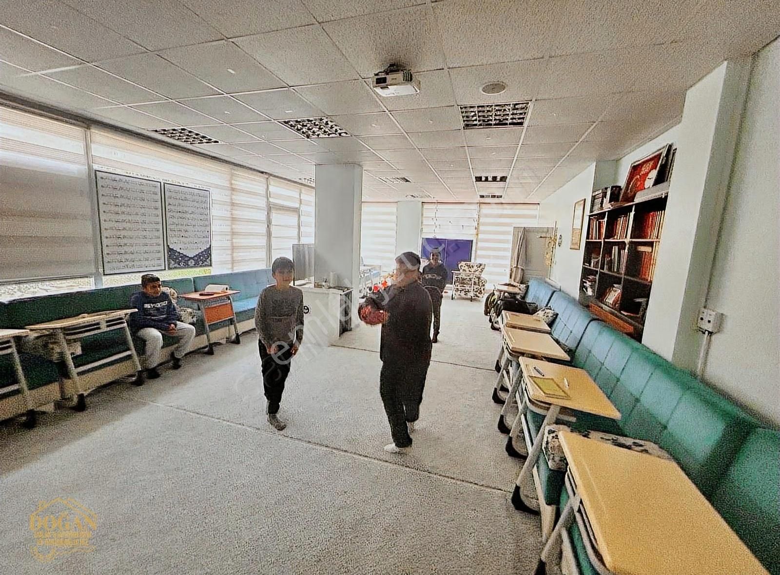 Ankara Caddesine 100 Metre Satılık 100 M2 Düz Giriş Dükkan