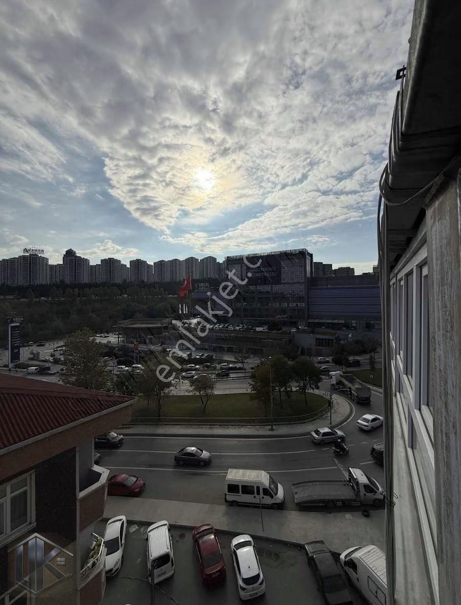 Satılık 75.yıl Mah Vega Avm Karşısı 1+1 Teras Daire