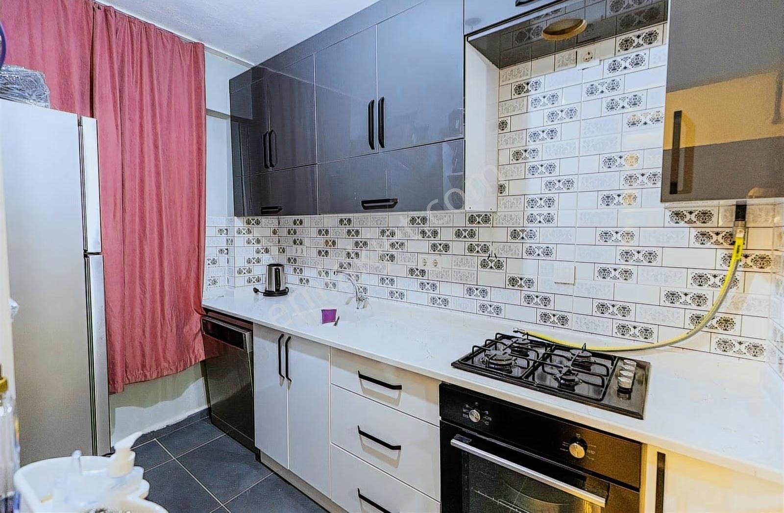 Karşıyaka Tershane Mahallesinde Full Tadilatlı Satılık 2+1 Daire - Görsel 4