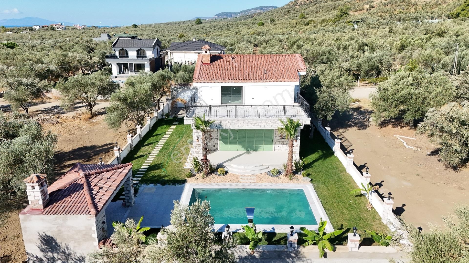 Altınoluk'ta 650 M2 Arsa İçinde Satılık Havuzlu Villa - Görsel 8