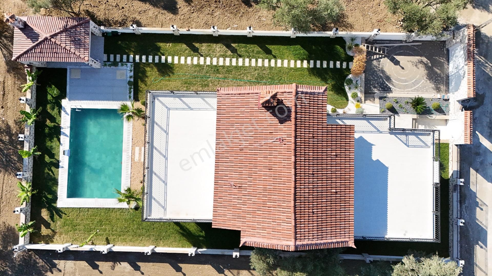 Altınoluk'ta 650 M2 Arsa İçinde Satılık Havuzlu Villa - Görsel 4