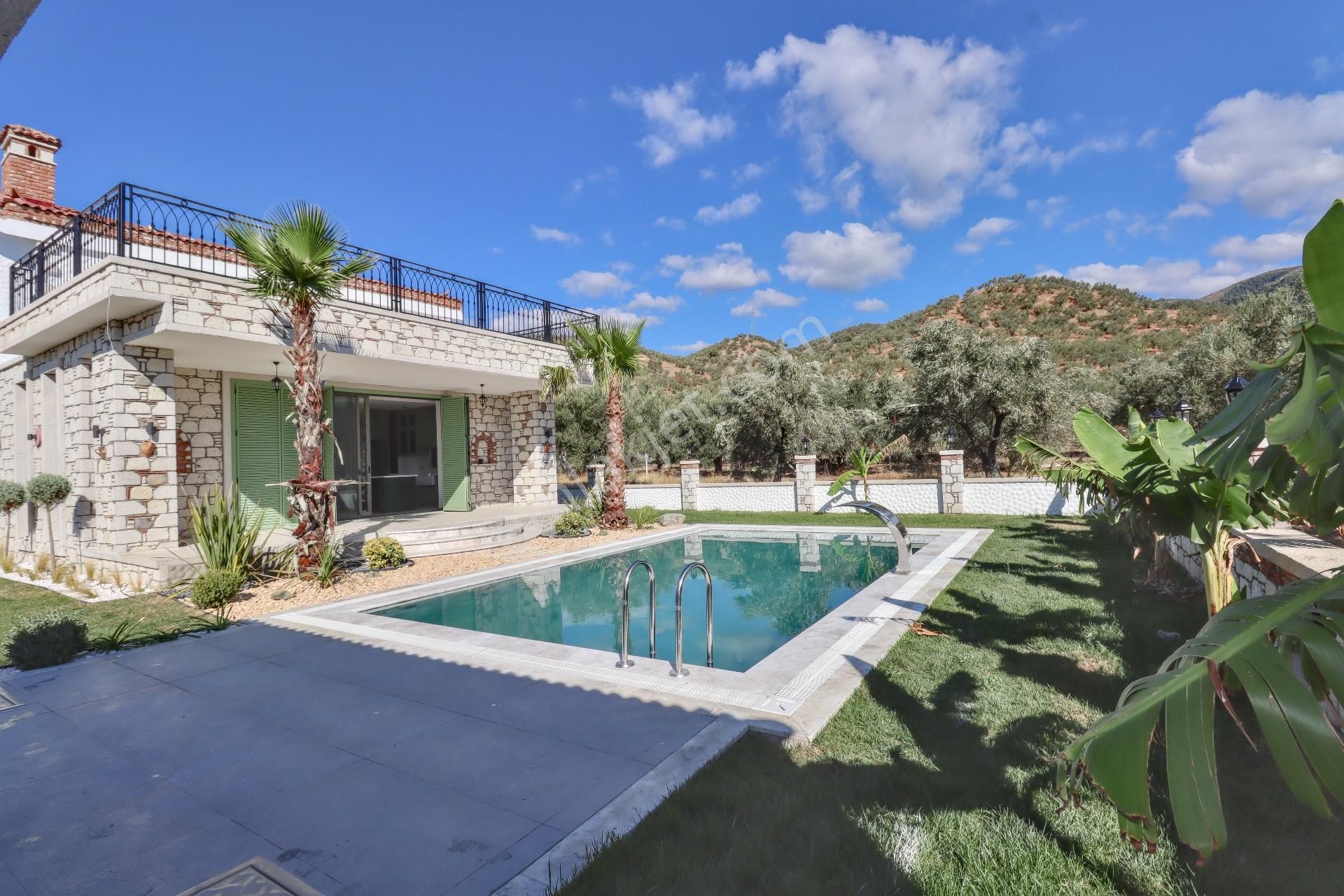 Altınoluk'ta 650 M2 Arsa İçinde Satılık Havuzlu Villa - Görsel 13