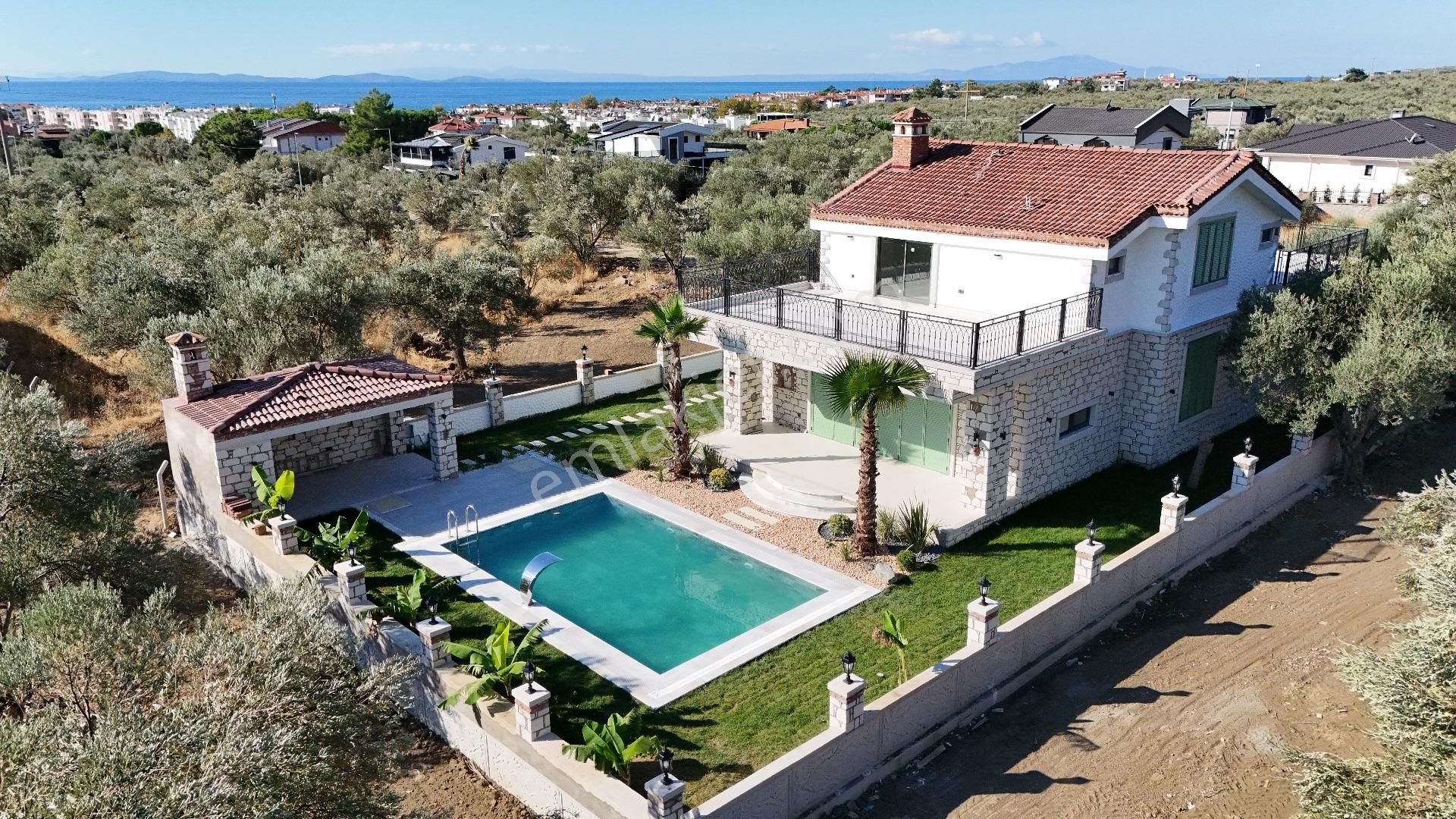 Altınoluk'ta 650 M2 Arsa İçinde Satılık Havuzlu Villa - Görsel 10