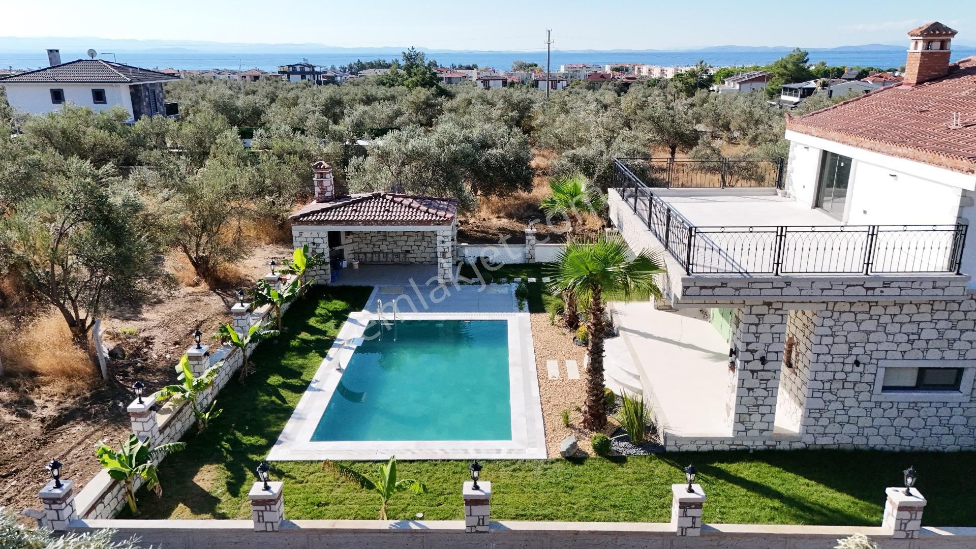 Altınoluk'ta 650 M2 Arsa İçinde Satılık Havuzlu Villa - Görsel 7