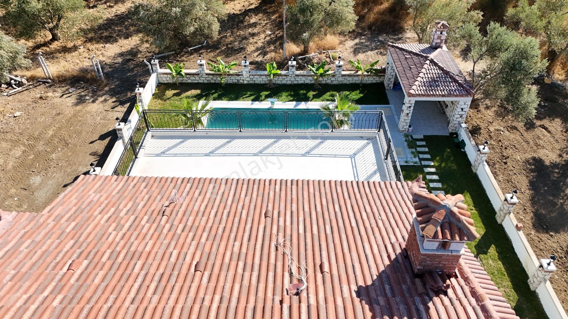 Altınoluk'ta 650 M2 Arsa İçinde Satılık Havuzlu Villa - Görsel 11