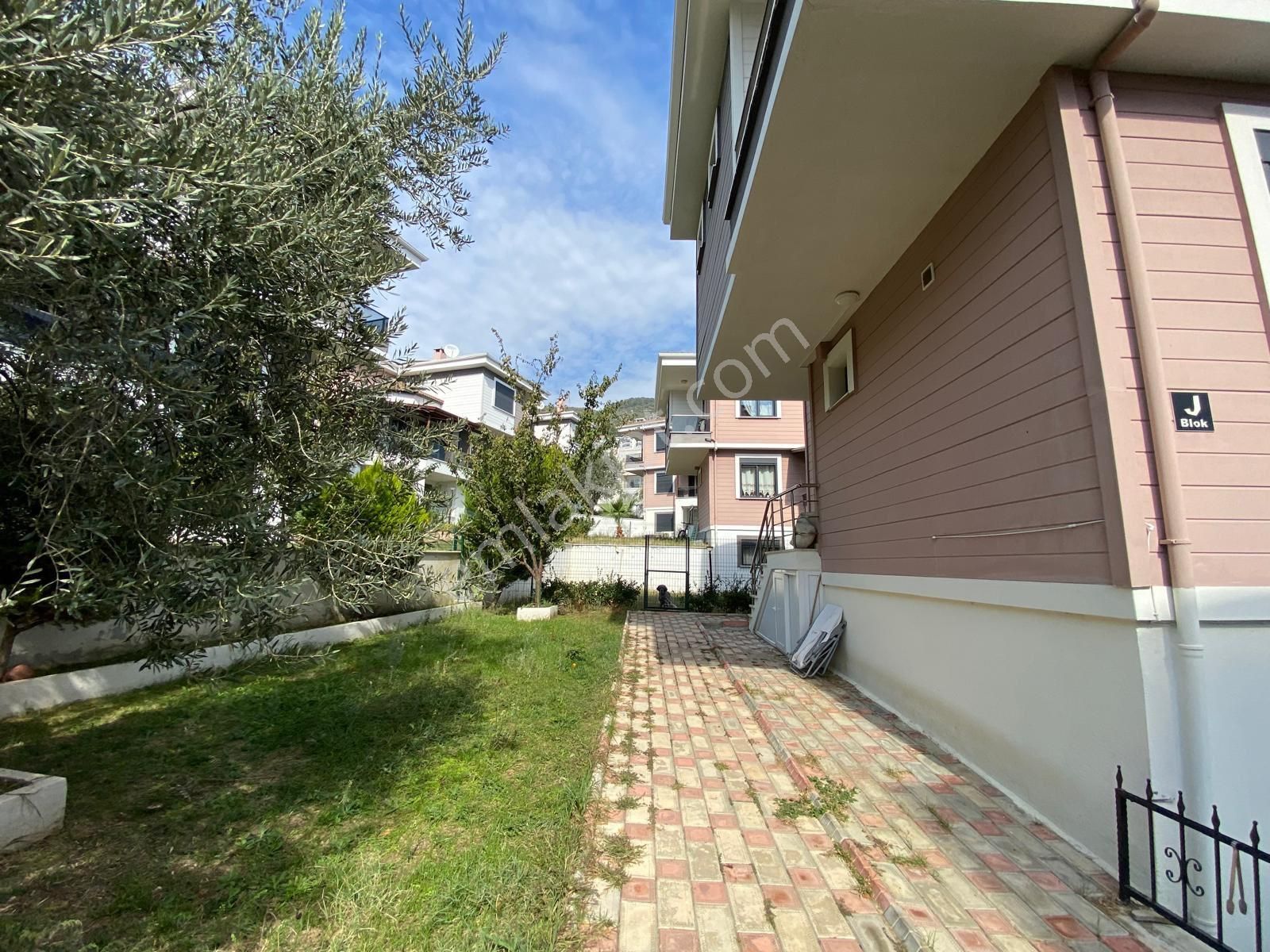 Güçlü Kardeşler Altınoluk Merkezde Özel Tasarım 4+2 Tam Müstakil Villa - Görsel 6