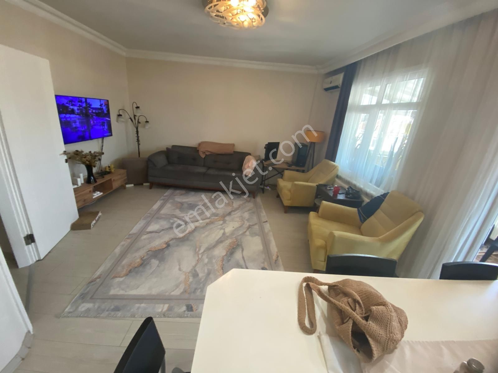 İstanbul House'dan B.evler'de Ayrı Girişli 220m2, 6+2 Dubleks