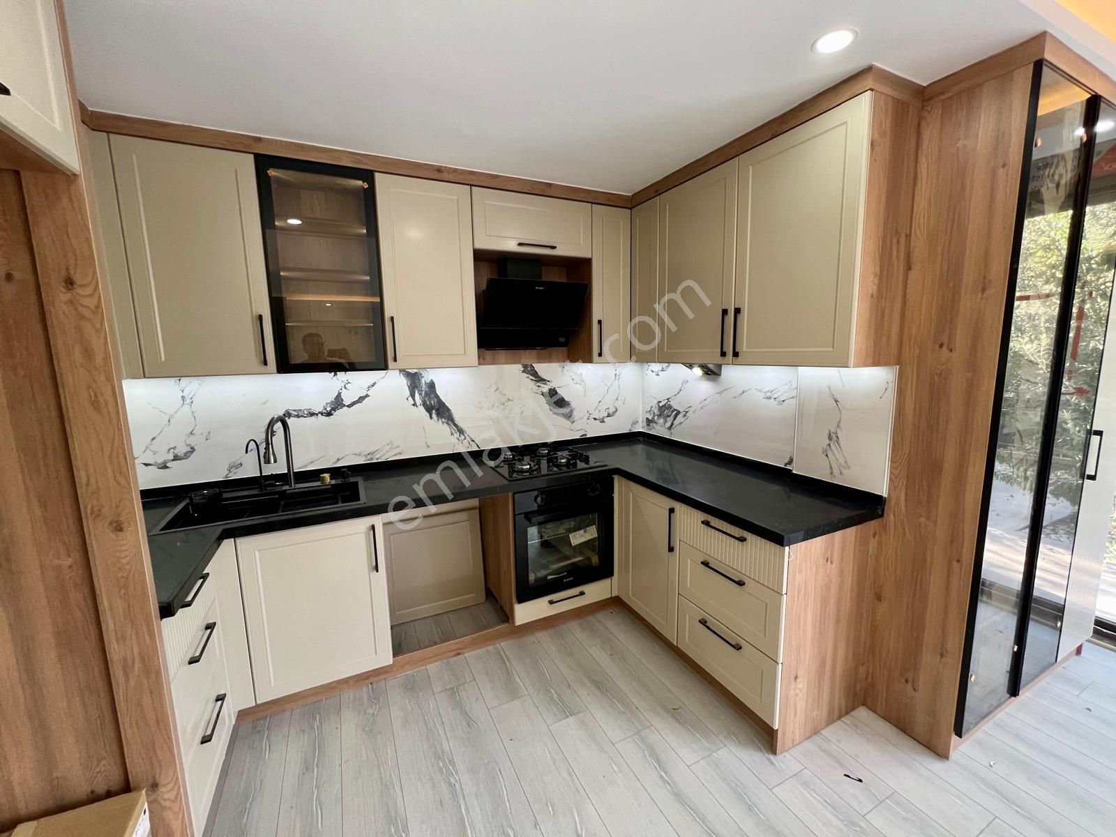 Akçay Aras Emlaktan Narlıda Denize 150 Metre 4+1 Köşe Villa - Görsel 12