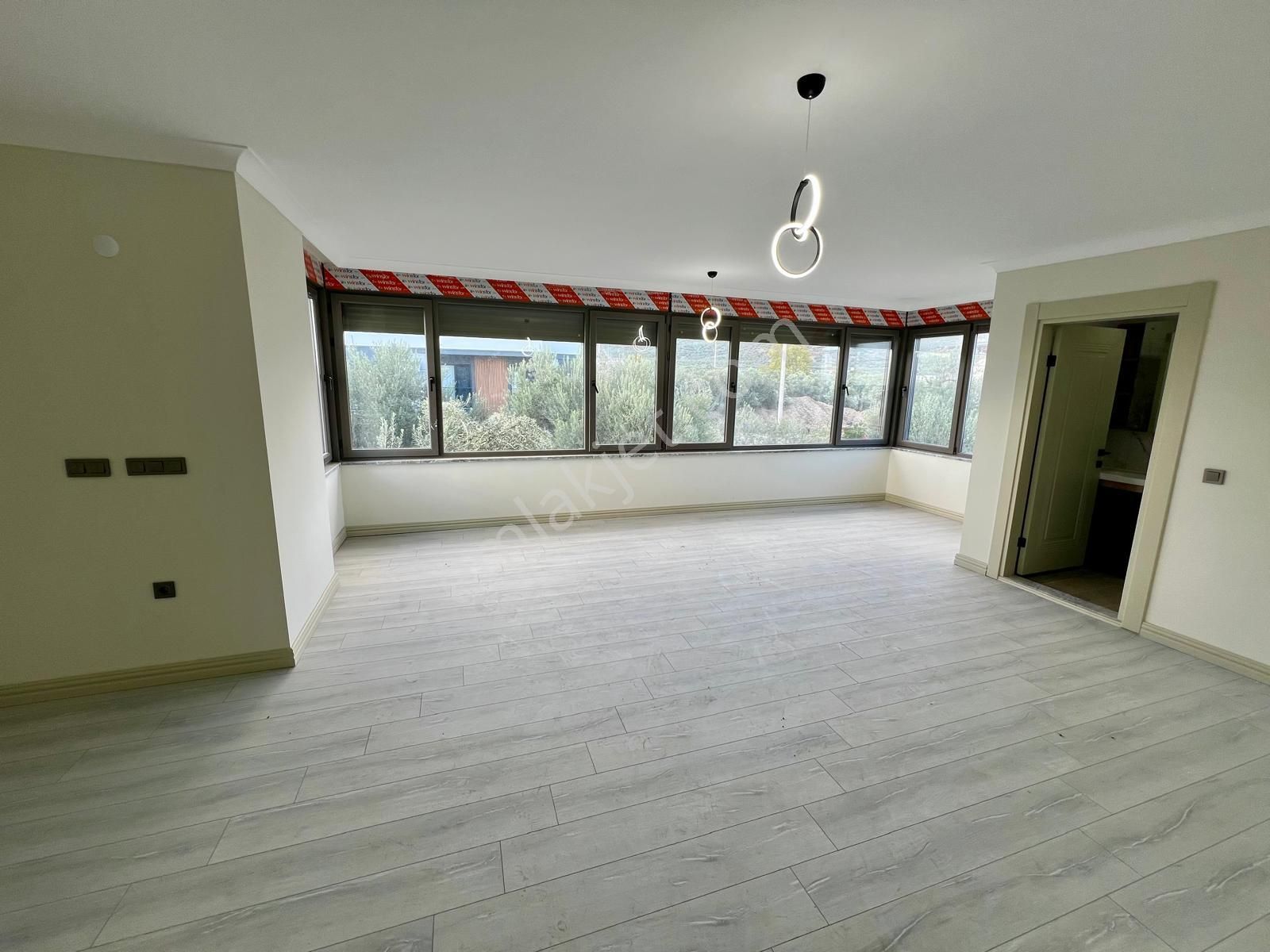 Akçay Aras Emlaktan Narlıda Denize 150 Metre 4+1 Köşe Villa - Görsel 24