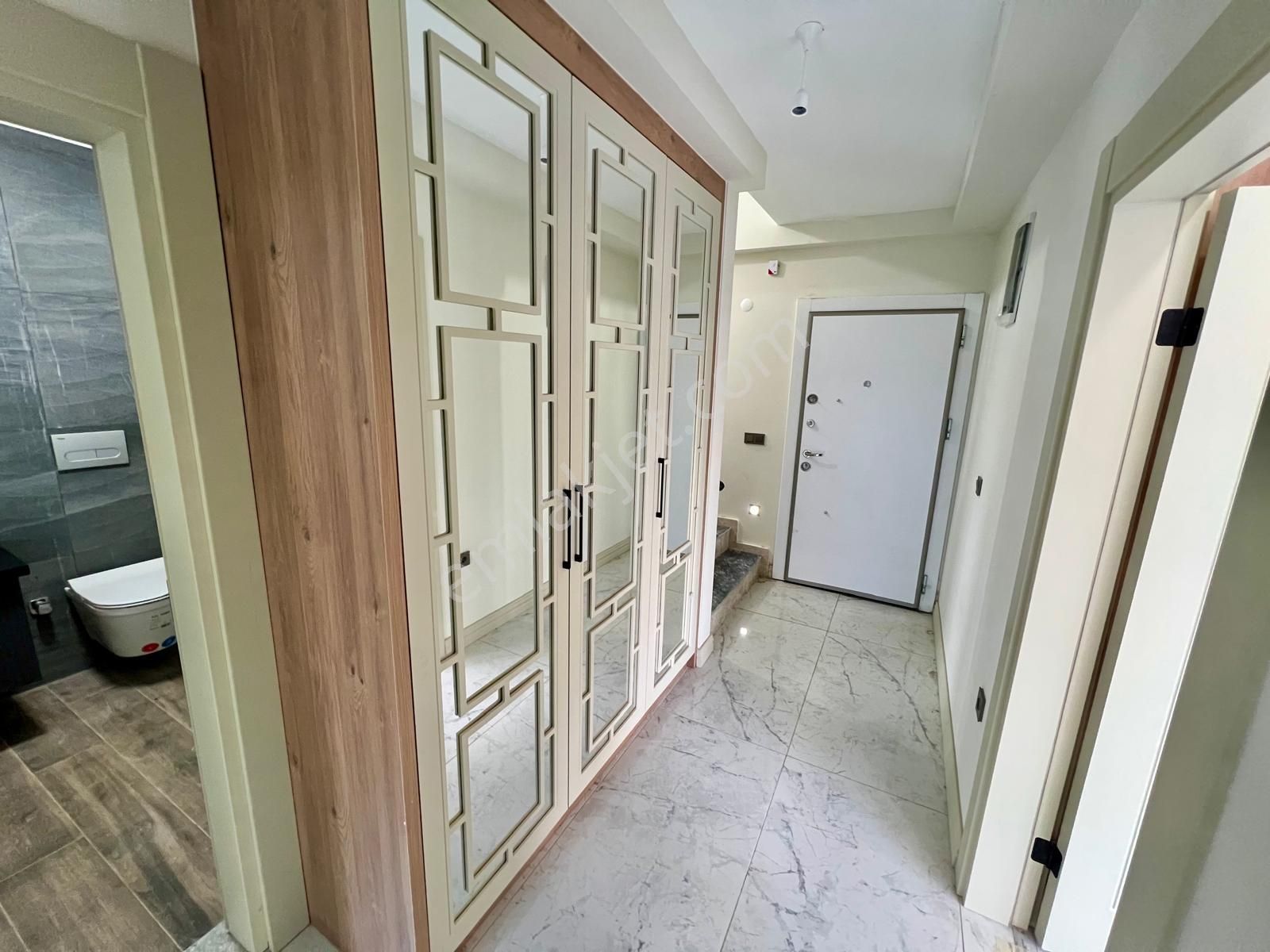 Akçay Aras Emlaktan Narlıda Denize 150 Metre 4+1 Köşe Villa - Görsel 14