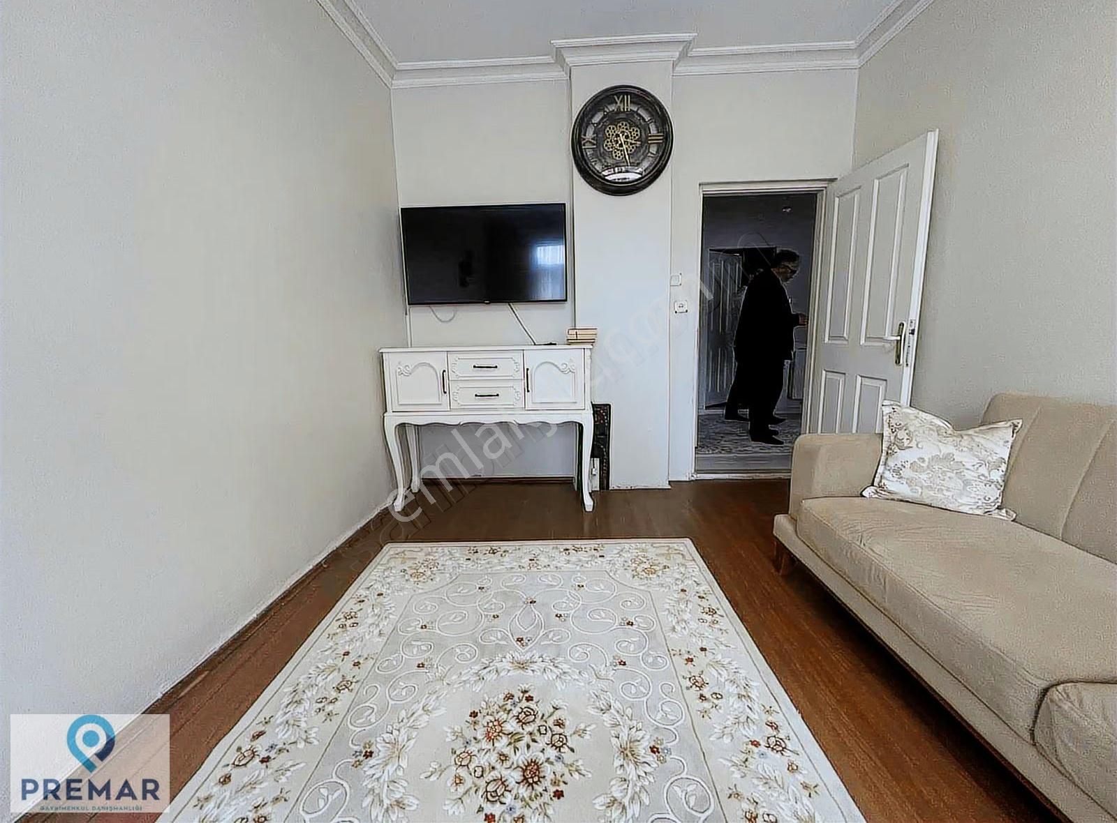 Yenibosna Merkez Suatbey Sokakta Satılık 2+1 Daire - Görsel 2