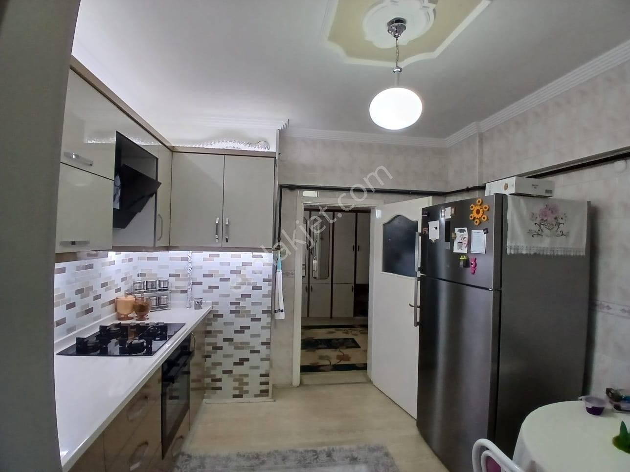 Nasreddin Emlaktan Cumhuriyet Okulu Civarı Satılık Bakımlı Daire