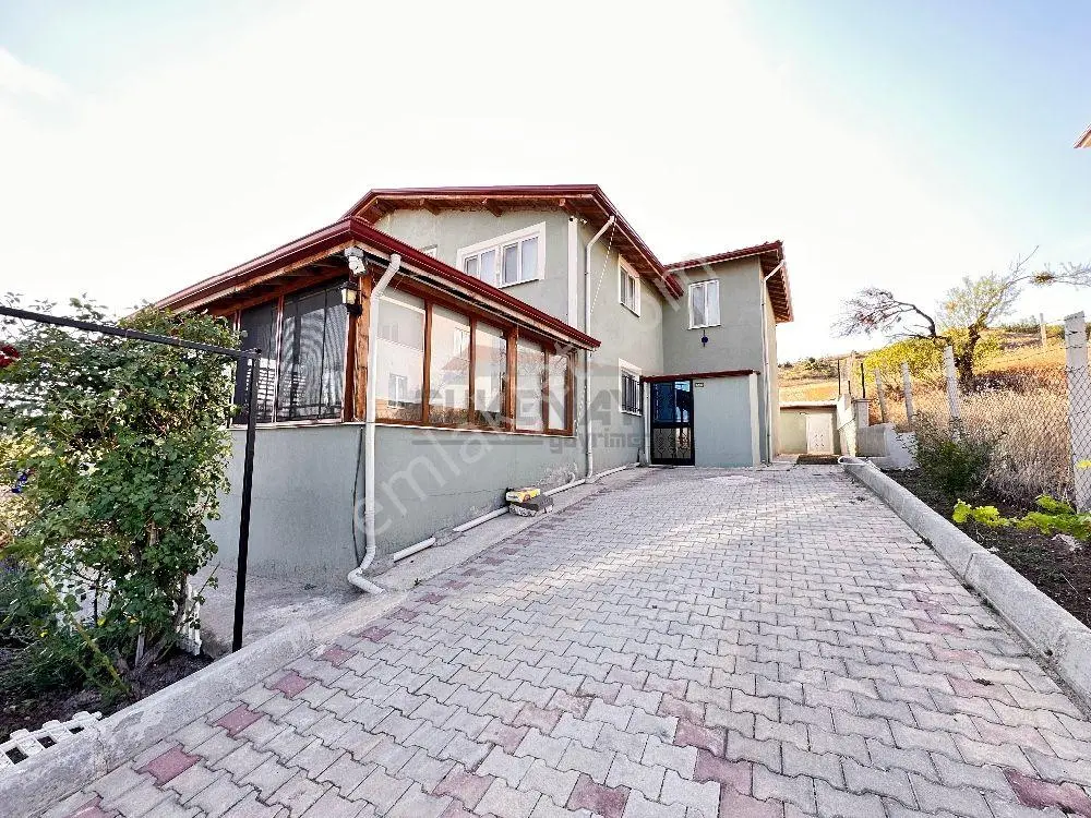 Güvenay – Çorum Kuruçay Yolu Satılık Villalı Bağ