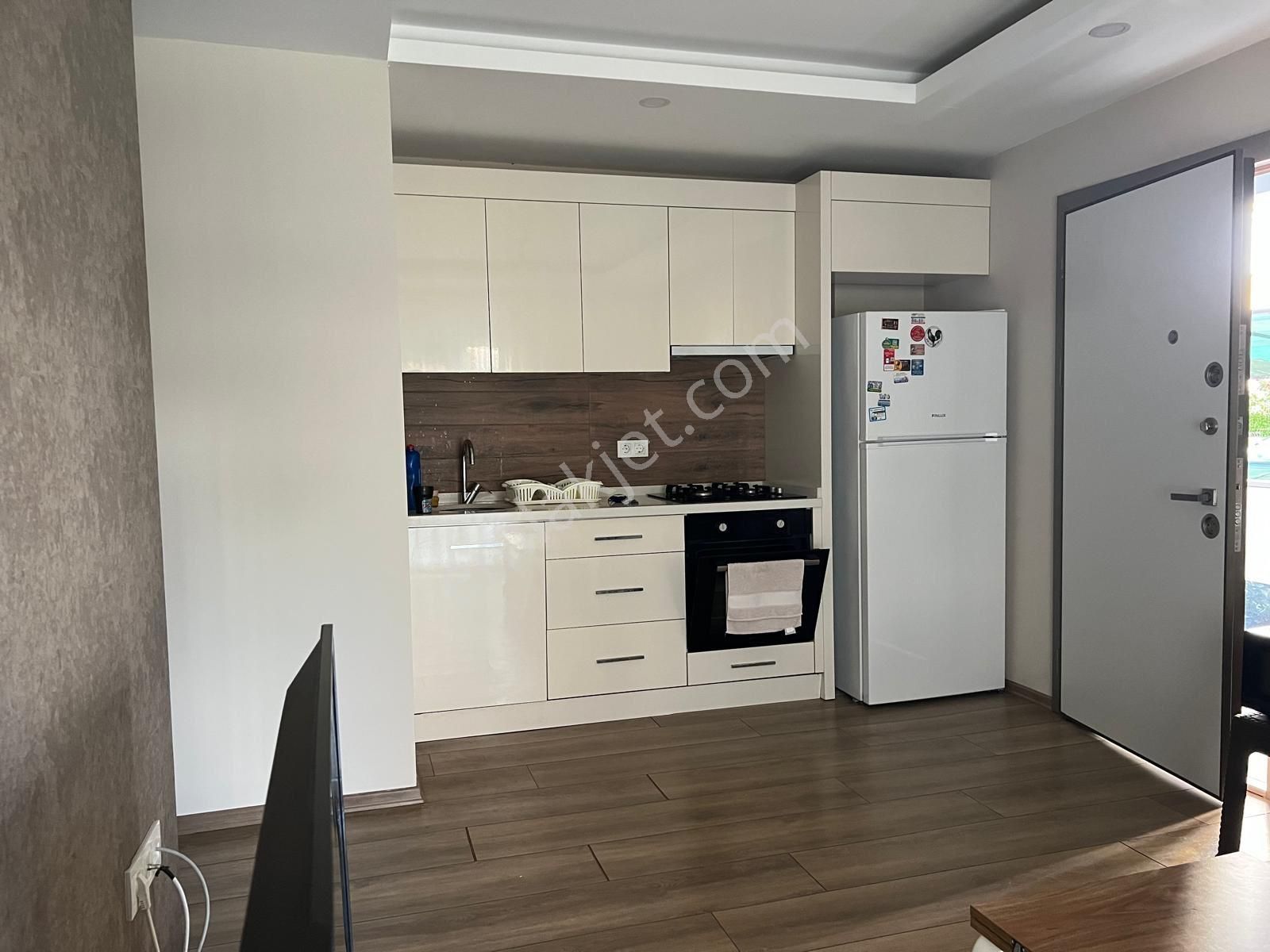 Konyaaltı Liman Mah.lüx Siteiçinde Full Eşyalı Bahçeli 1+1