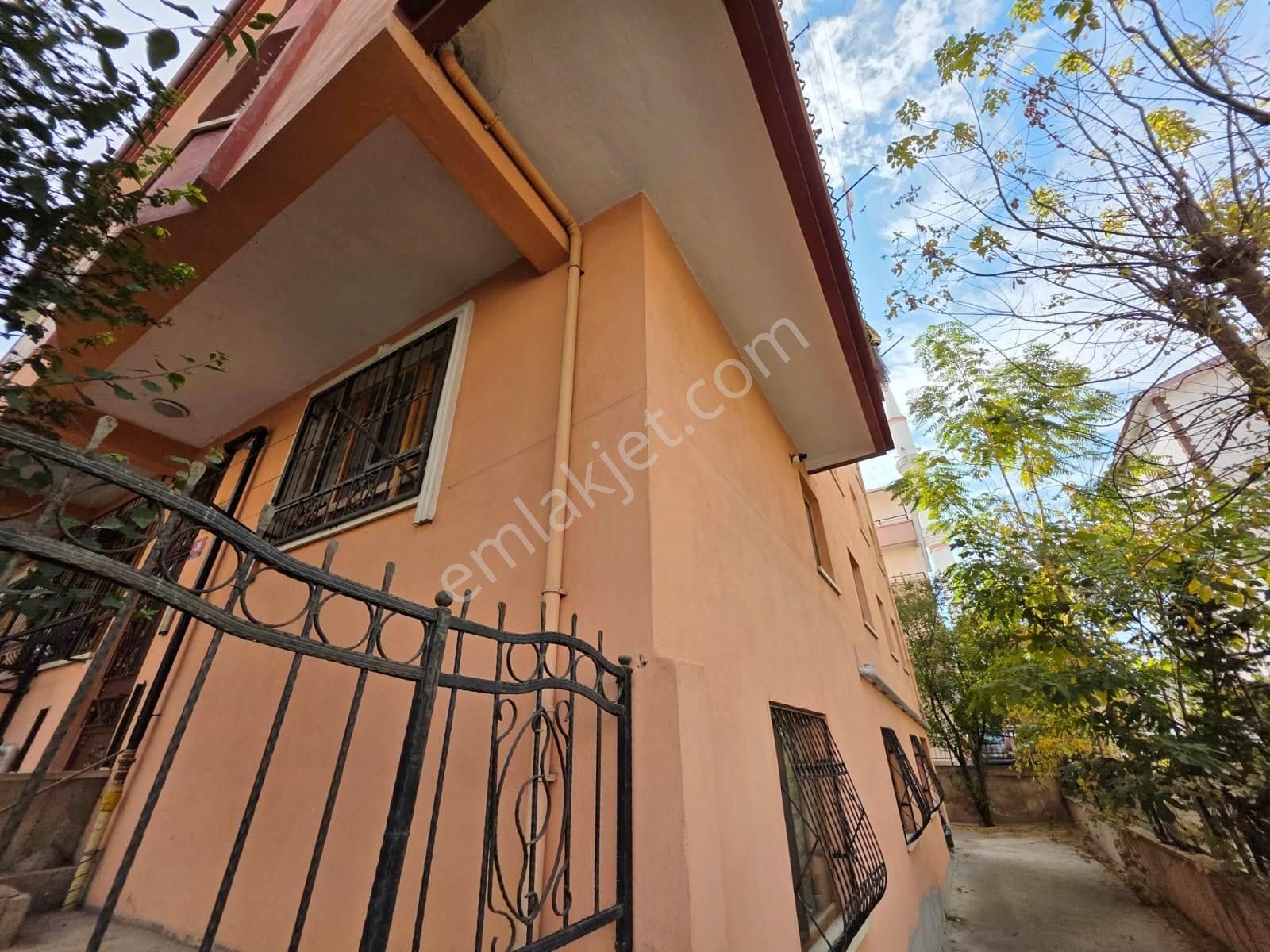 Etiler Mah.de Tren Anayola En Yakın Konumda 3+1 Kiralık Daire