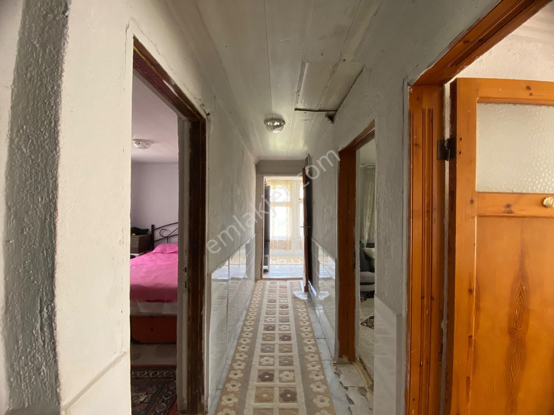 Menderes Yeniköy'de Asfalt Yola Cepheli, Tarım Ve Turizm Potansiyelli Satılık Arazi - Görsel 4