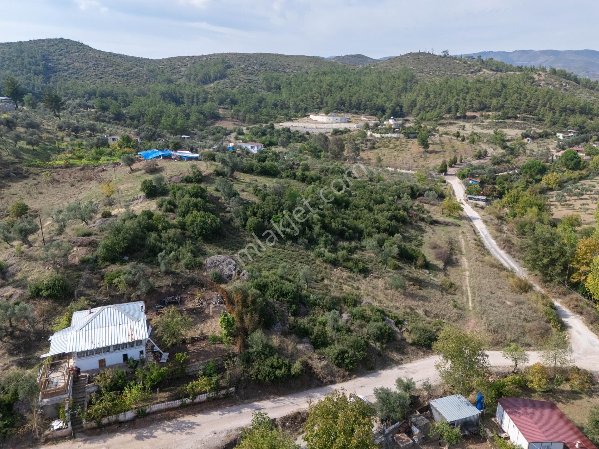 Menderes Yeniköy'de Asfalt Yola Cepheli, Tarım Ve Turizm Potansiyelli Satılık Arazi