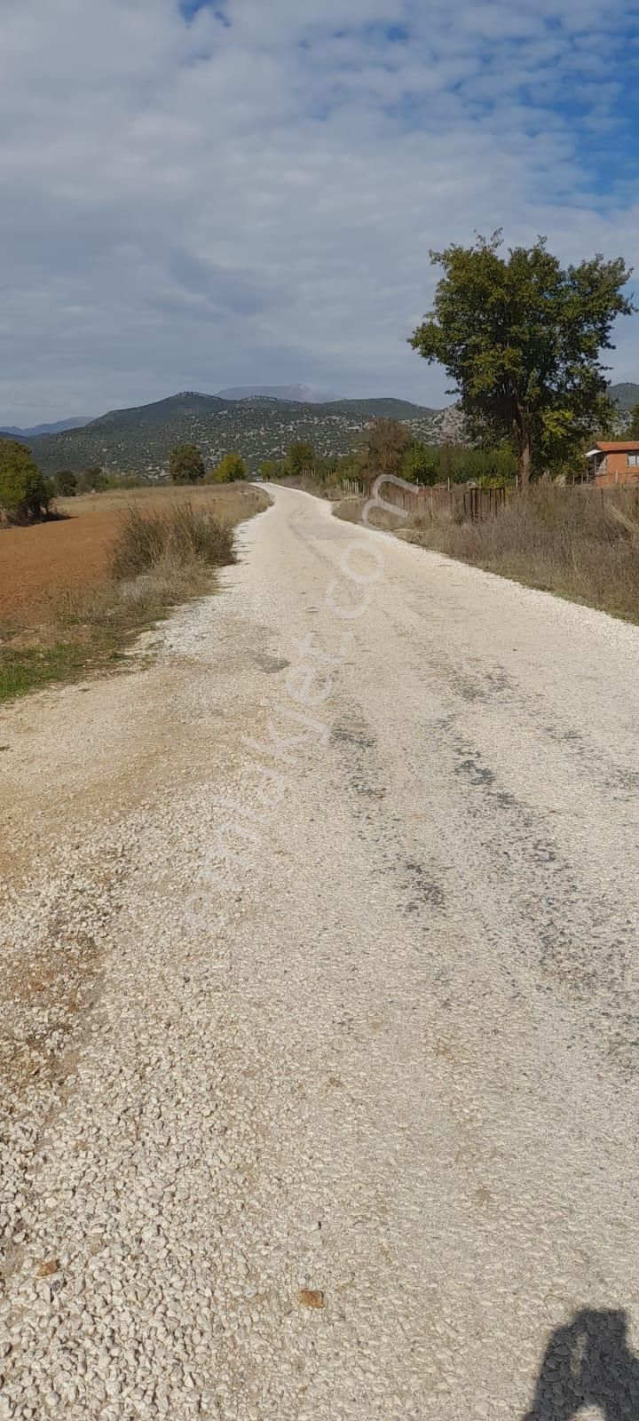 Burdur Ağlasun Hisarköy'de 4.277 M2 Kadastro Yolu Olan Satılık Arazi - Görsel 3