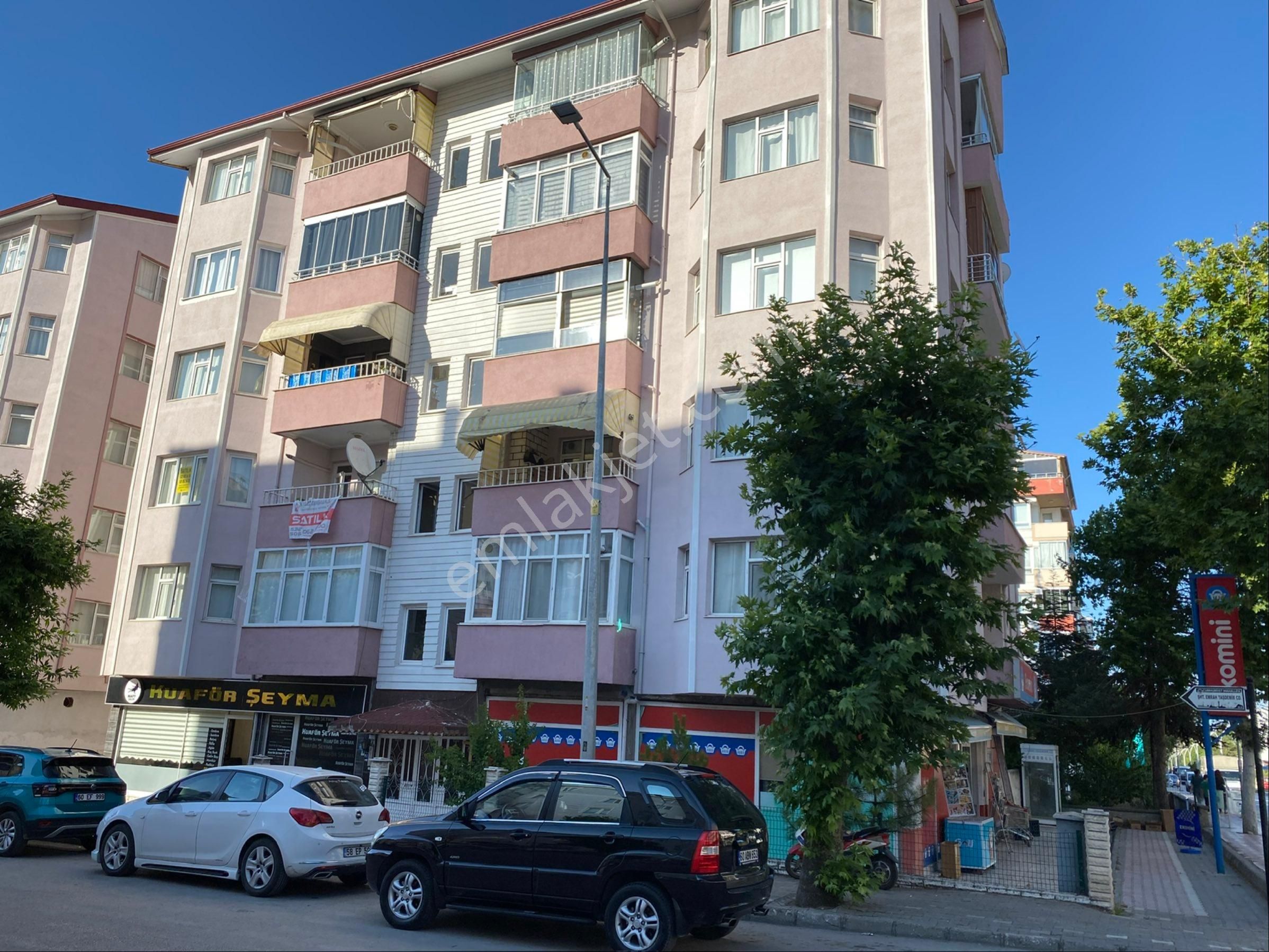 Turhal Ana Cadde Üzeri Batıkent Sitesi Satılık 3+1 Ara Kat Daire - Görsel 2