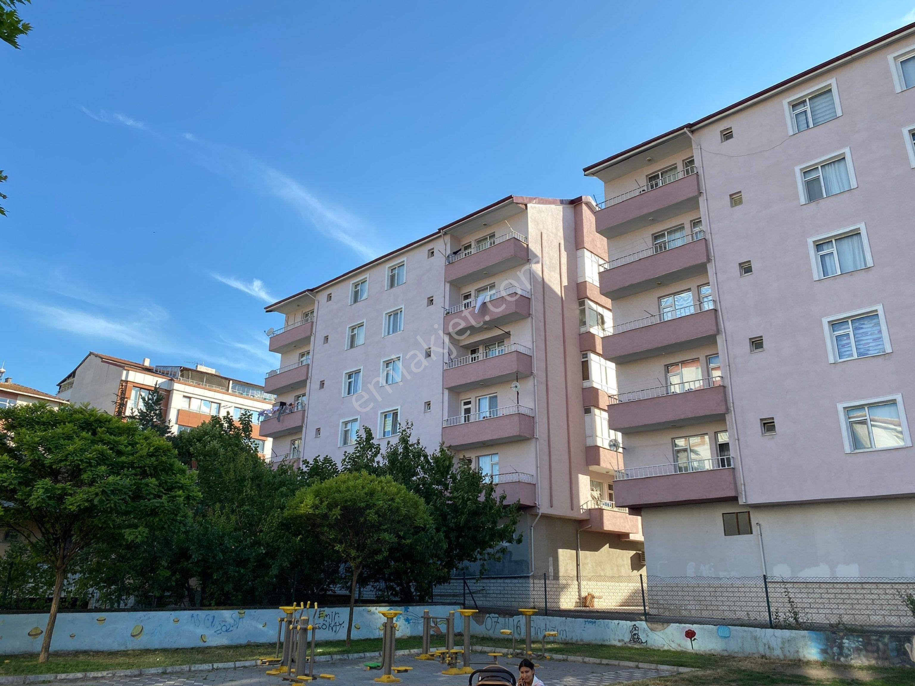 Turhal Ana Cadde Üzeri Batıkent Sitesi Satılık 3+1 Ara Kat Daire - Görsel 4