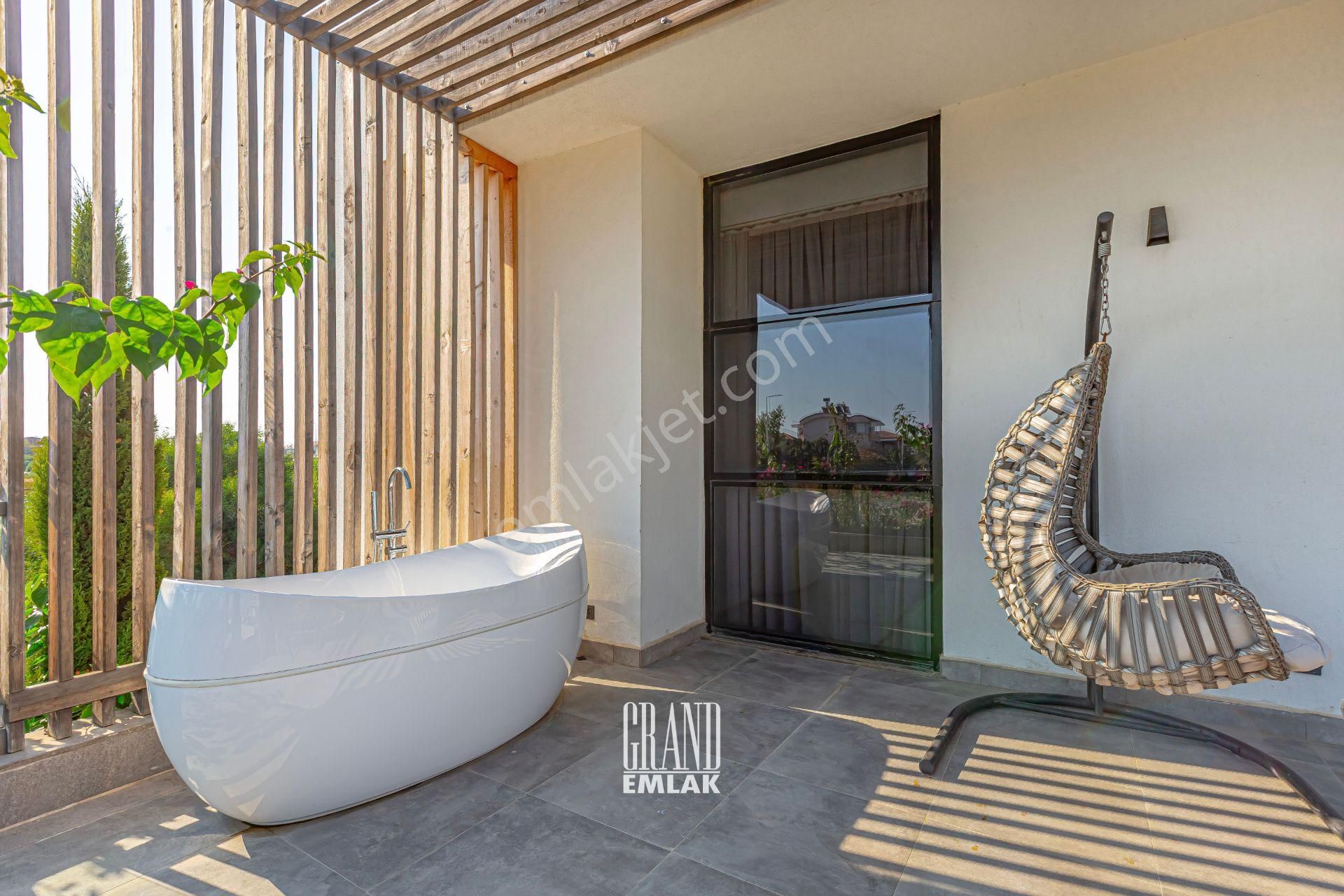 Kadriye'de Modern Müstakil 2 Havuzlu Satılık 3+1 Villa - Görsel 18