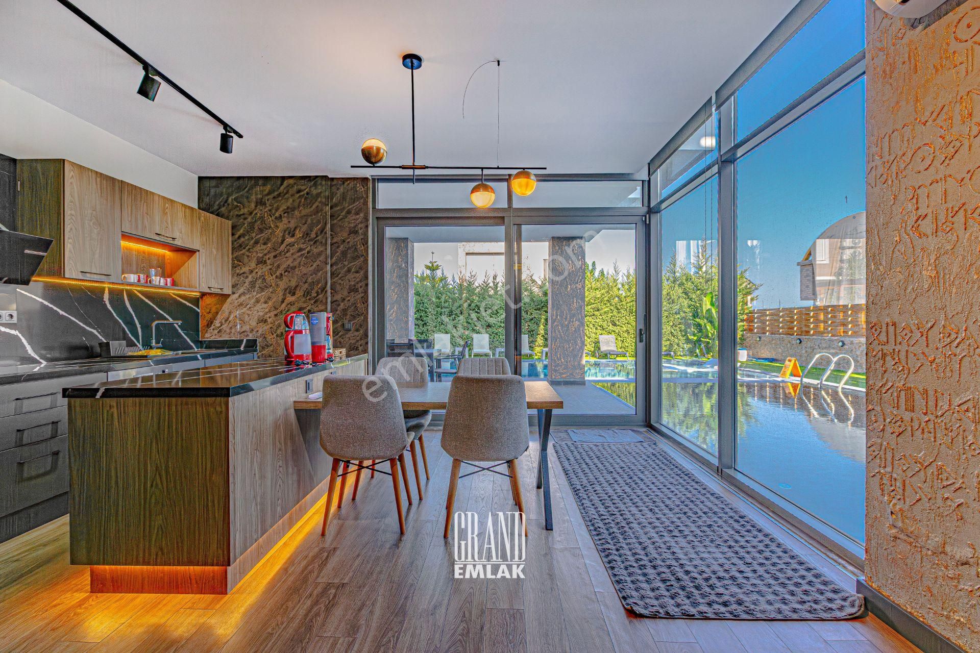 Kadriye'de Modern Müstakil 2 Havuzlu Satılık 3+1 Villa - Görsel 19