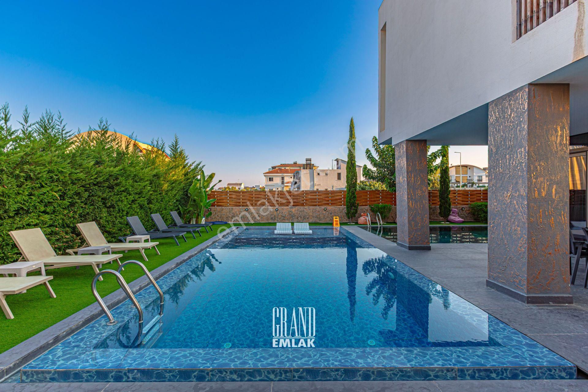 Kadriye'de Modern Müstakil 2 Havuzlu Satılık 3+1 Villa - Görsel 23